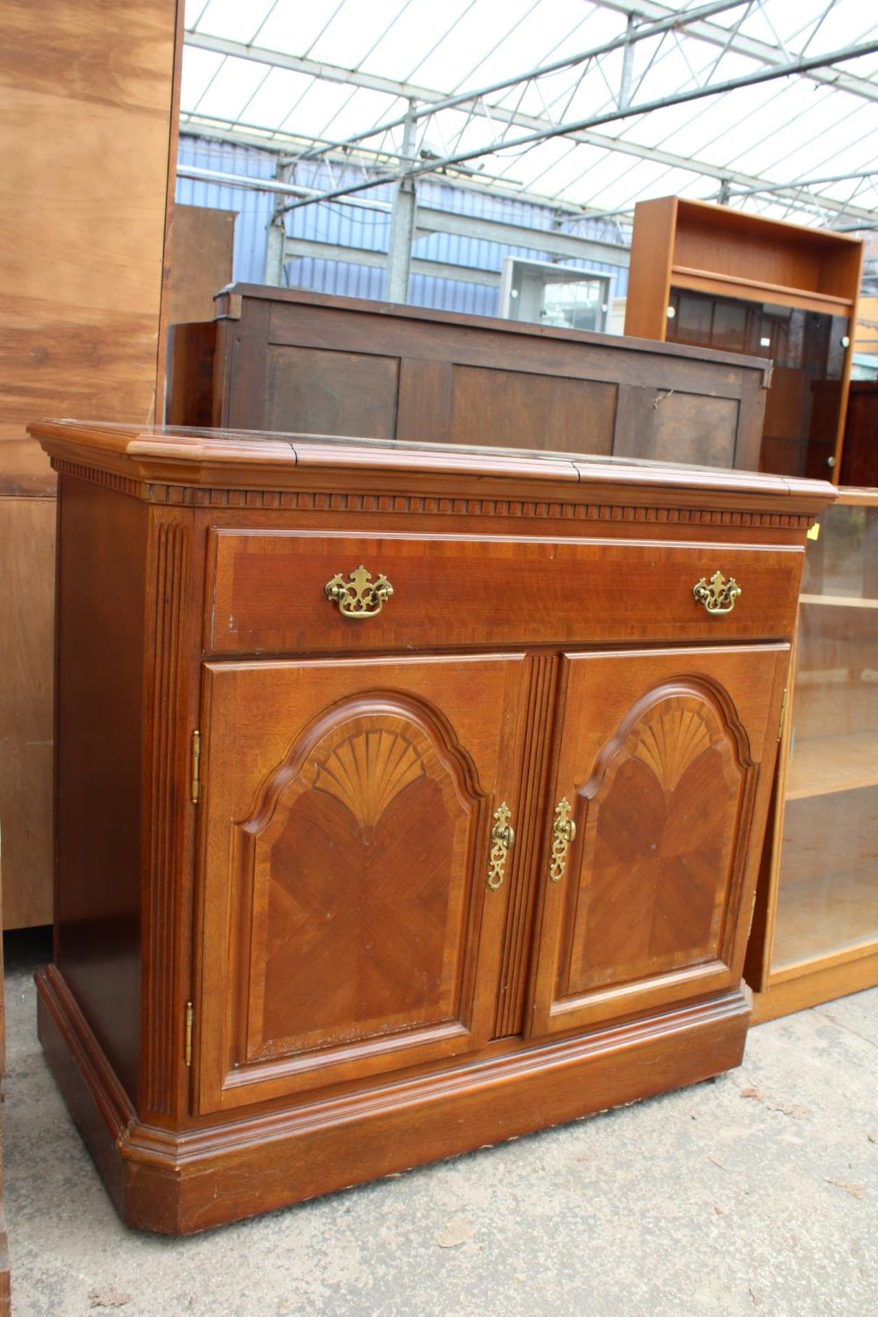 A MODERN HARDWOOD SIDEBOARD/BUFFET CABINET WITH FOLD-OVER TOP, SINGLE DRAWER AND TWO CUPBOARDS, - Image 2 of 5