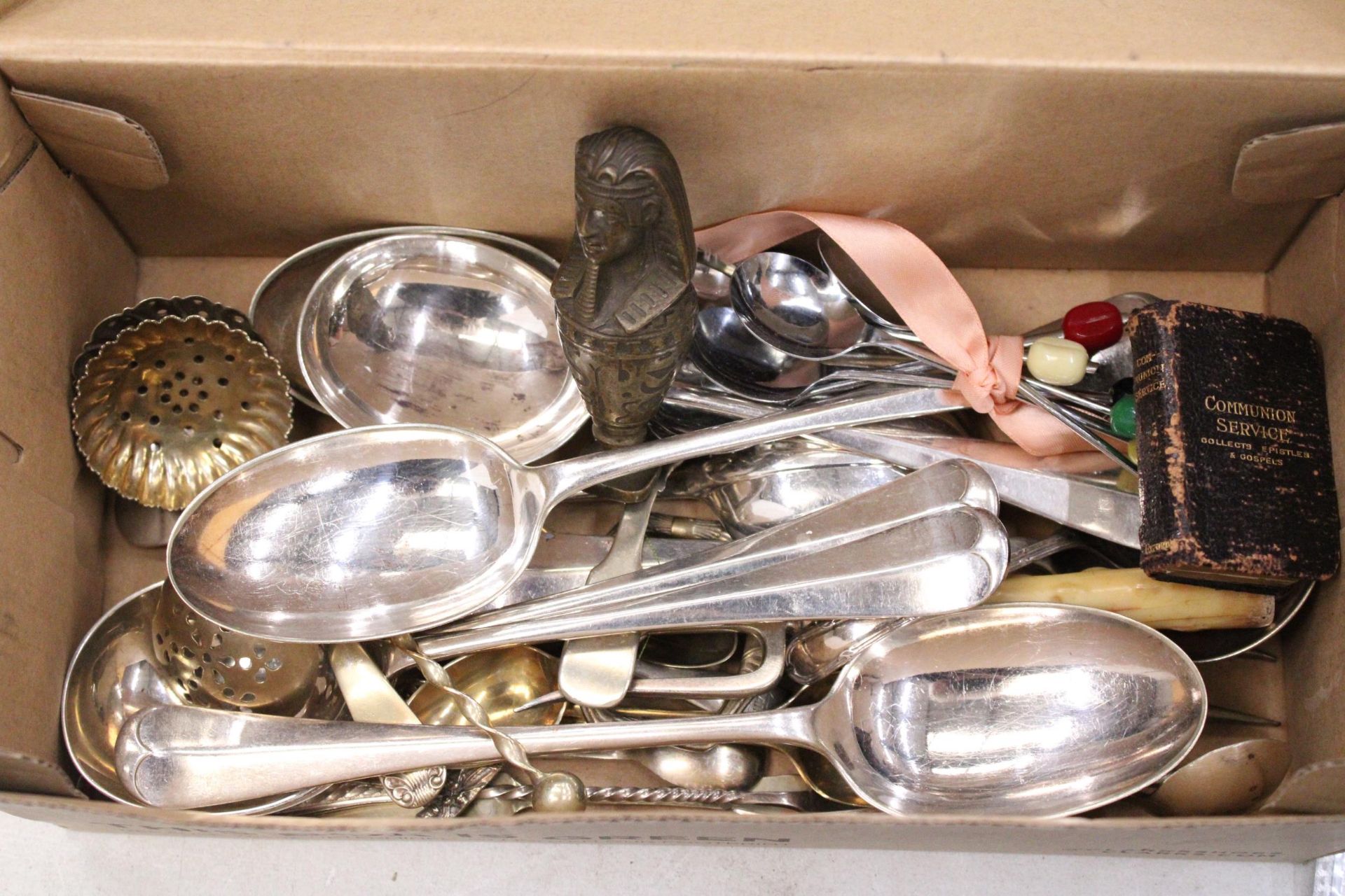 A QUANTITY OF VINTAGE FLATWARE TO INCLUDE LADELS, MUFFIN FORK, SUGAR SIFTERS, SPOONS, ETC - Image 2 of 5