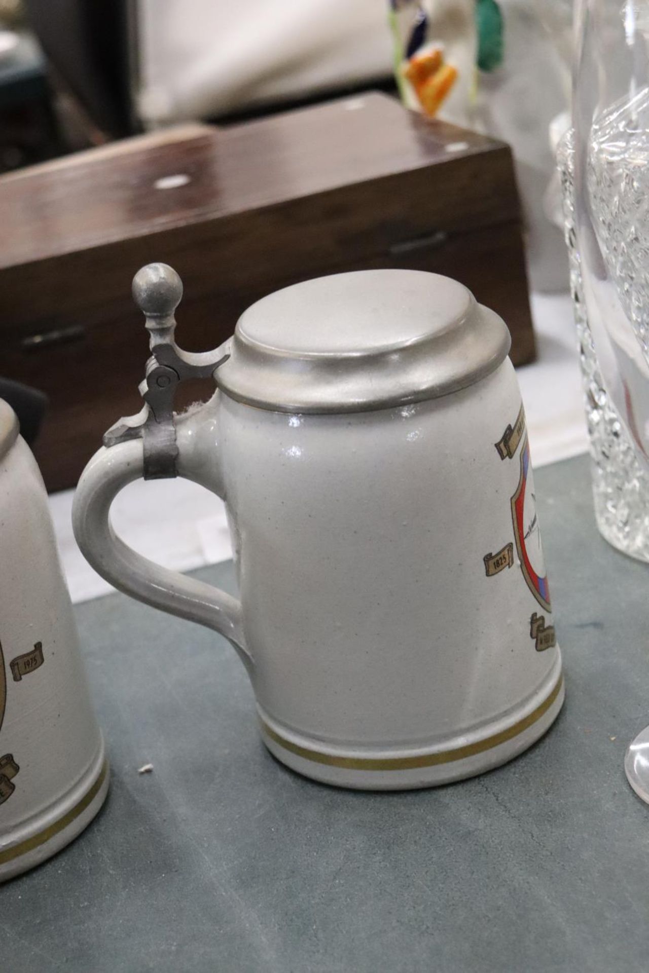 A PAIR OF STONEWARE PEWTER LIDDED MILITARY STEINS - 14 FIELD SURVEY SQUADRON RE - Image 4 of 6