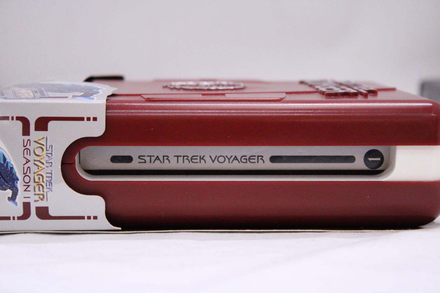 A LARGE STAR TREK ENCYCLOPEDIA AND SPECIAL PACK, SEASON 1, STAR TREK, VOYAGER DVD - Image 4 of 5