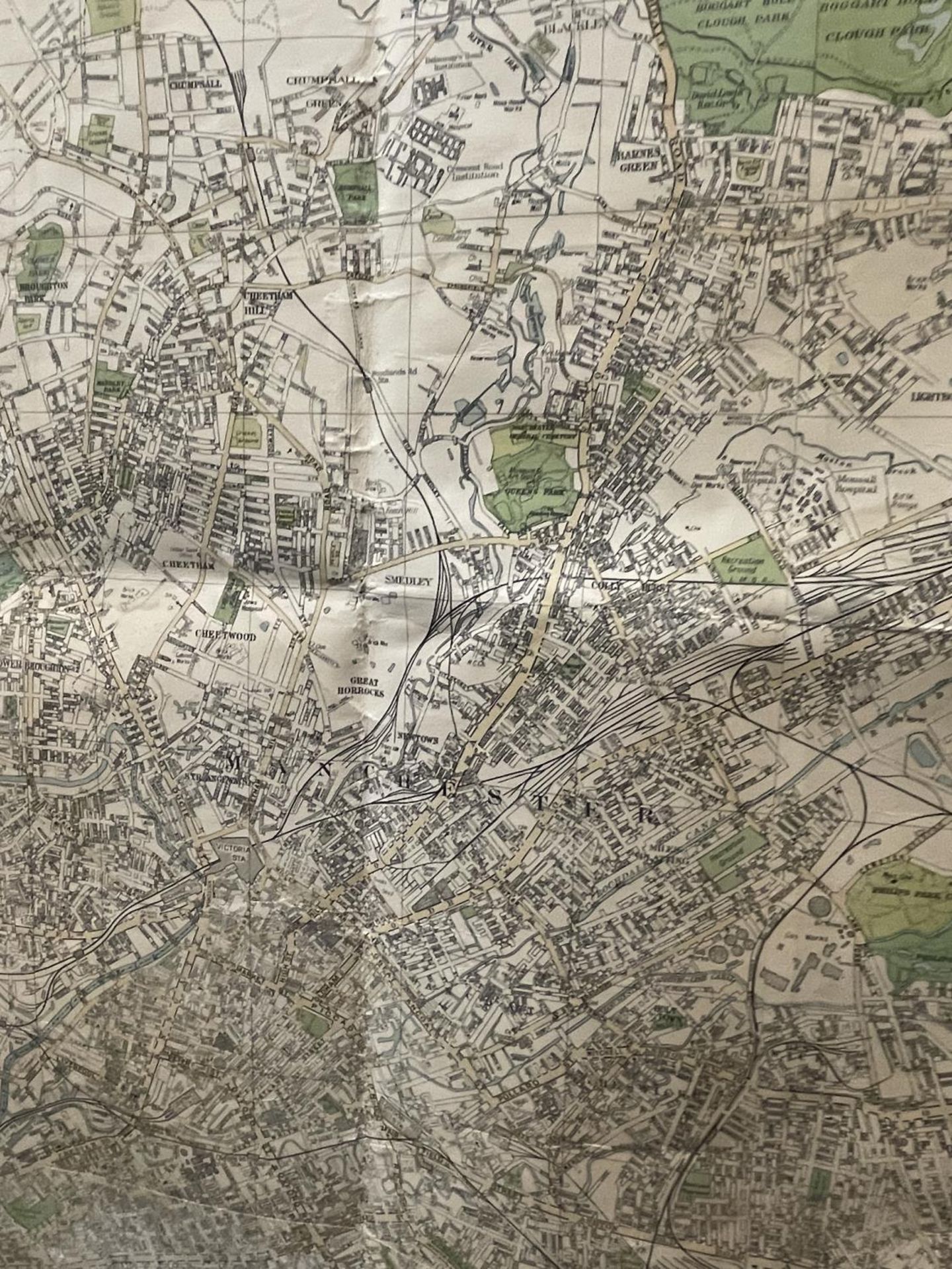 A LARGE VINTAGE MAP OF MANCHESTER AND THE SURROUNDING AREA - Image 4 of 4