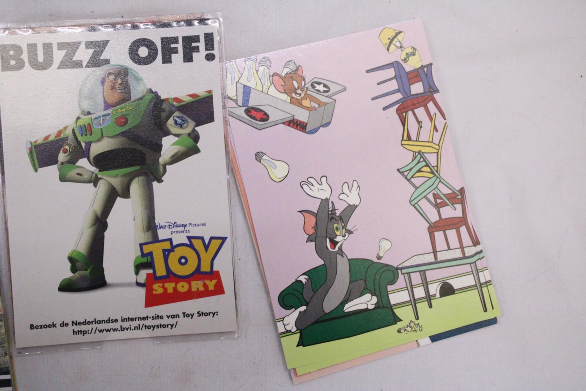 A COLLECTION OF WINNIE THE POOH, THE FLINSTONES AND TOM AND JERRY POSTCARDS - Image 4 of 5