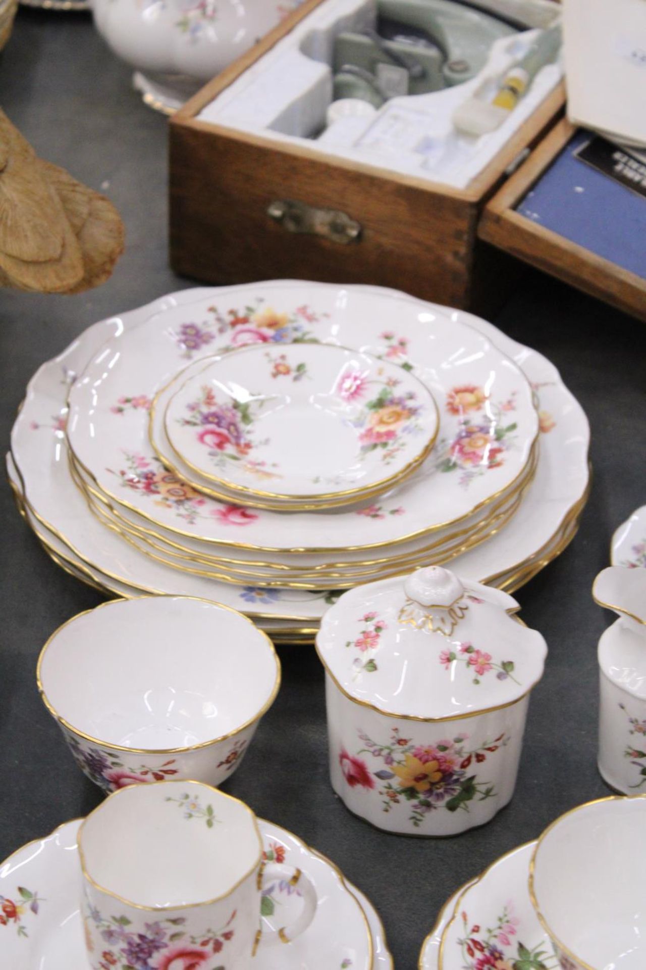 A COLLECTION OF ROYAL CROWN DERBY 'DERBY POSIES' CHINA TO INCLUDE CUPS AND SAUCERS, JUG, BEAKERS, - Image 2 of 6