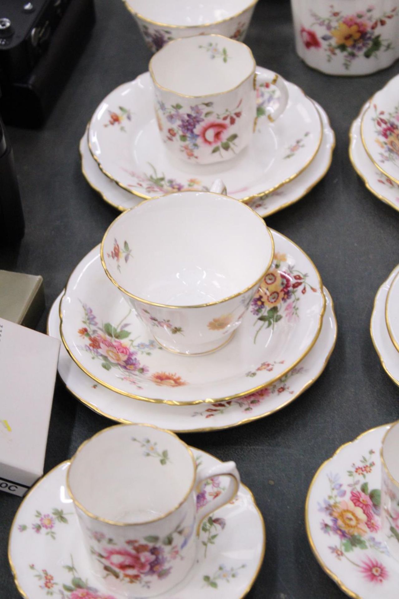 A COLLECTION OF ROYAL CROWN DERBY 'DERBY POSIES' CHINA TO INCLUDE CUPS AND SAUCERS, JUG, BEAKERS, - Image 6 of 6