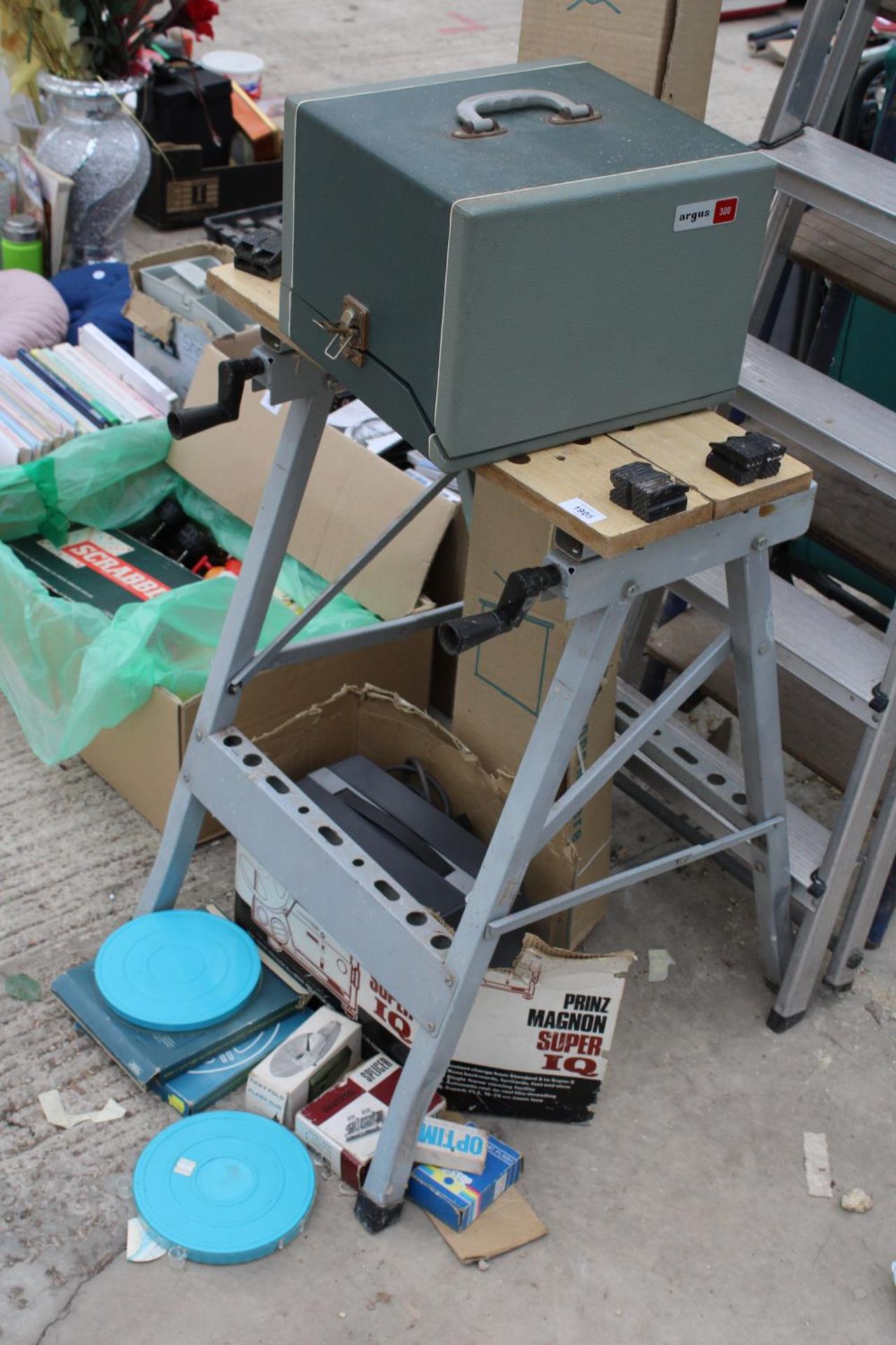 AN ASSORTMENT OF ITEMS TO INCLUDE TWO STEP LADDERS, A FOLDING WORK MATE AND A PROJECTOR ETC - Image 2 of 4