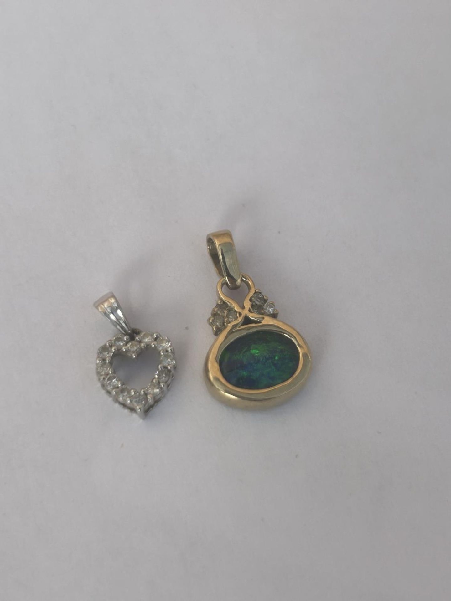 TWO 9CT GOLD PENDANTS, TO INCLUDE A 9CT GOLD OPAL PENDANT AND A 9CT GOLD HEART PENDANT, GROSS WEIGHT