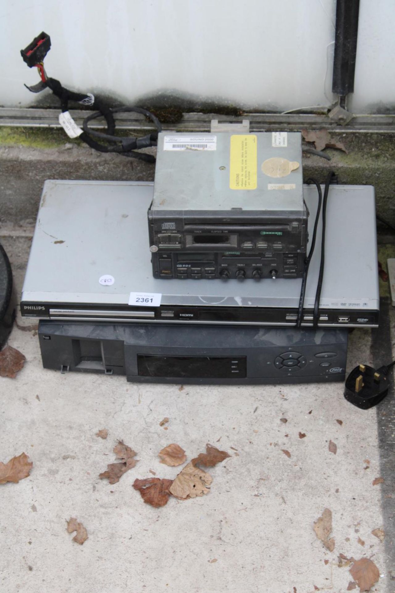AN ASSORTMENT OF ITEMS TO INCLUDE A COMPUTER TOWER AND A PHILIPS DVD PLAYER - Image 2 of 2