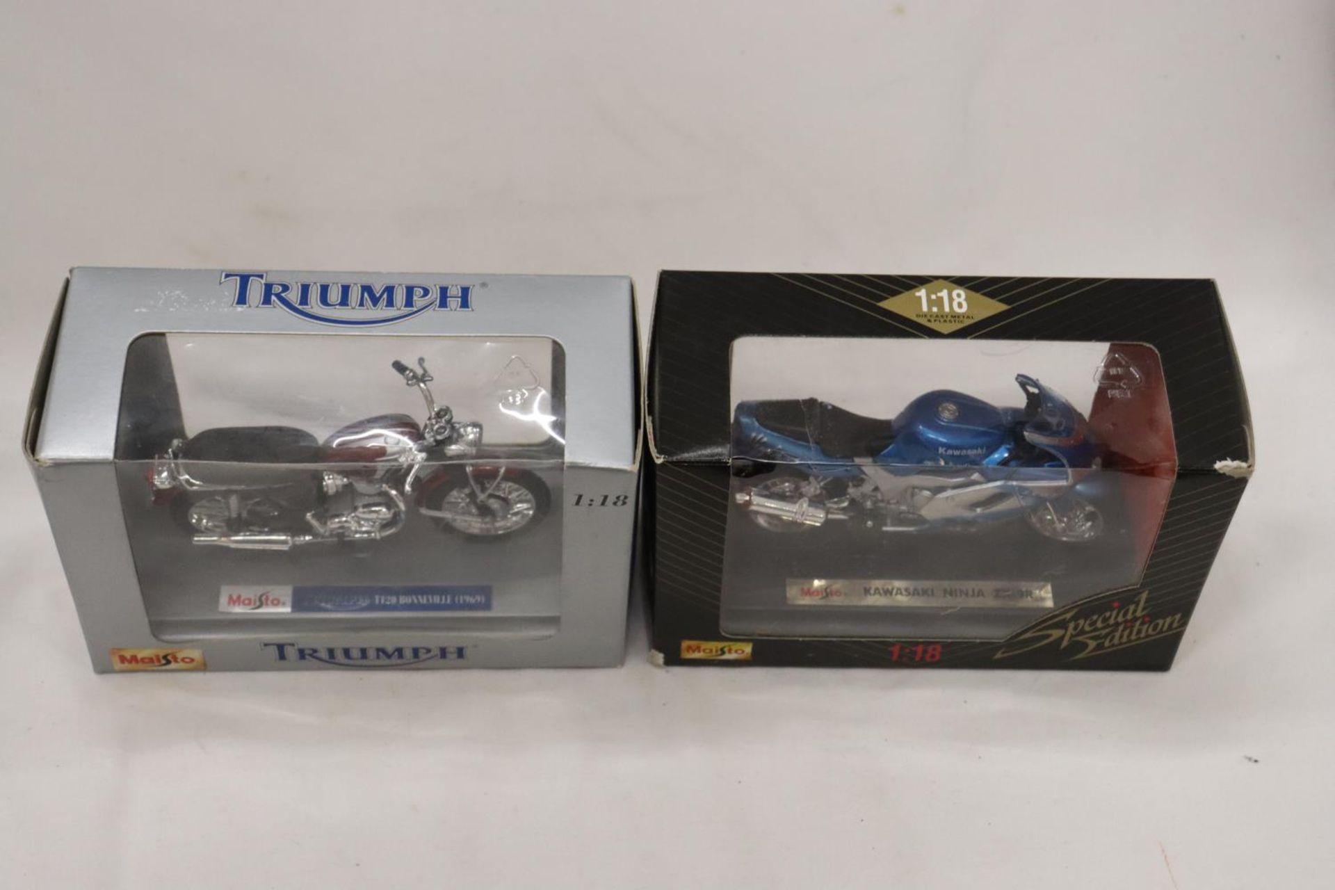 TWO AS NEW MODEL MOTORBIKES IN BOXES - A TRIUMPH T120 BONNEVILLE AND A KAWASAKI - Image 5 of 8