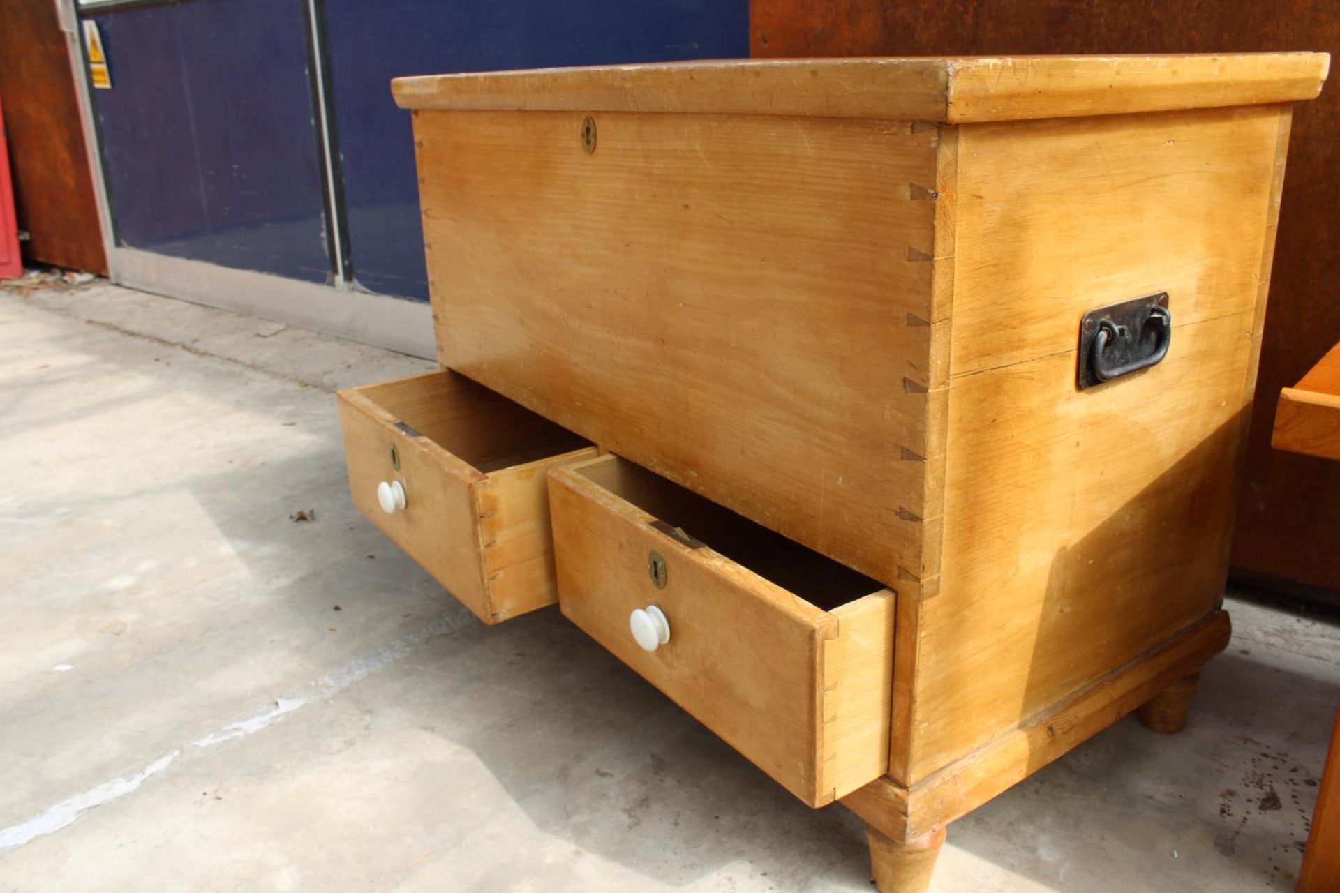 A VICTORIAN PINE BLANKET CHEST WITH 2 DRAWERS TO BASE AND IRON CARRYING HANDLES, 36" WIDE - Image 4 of 4