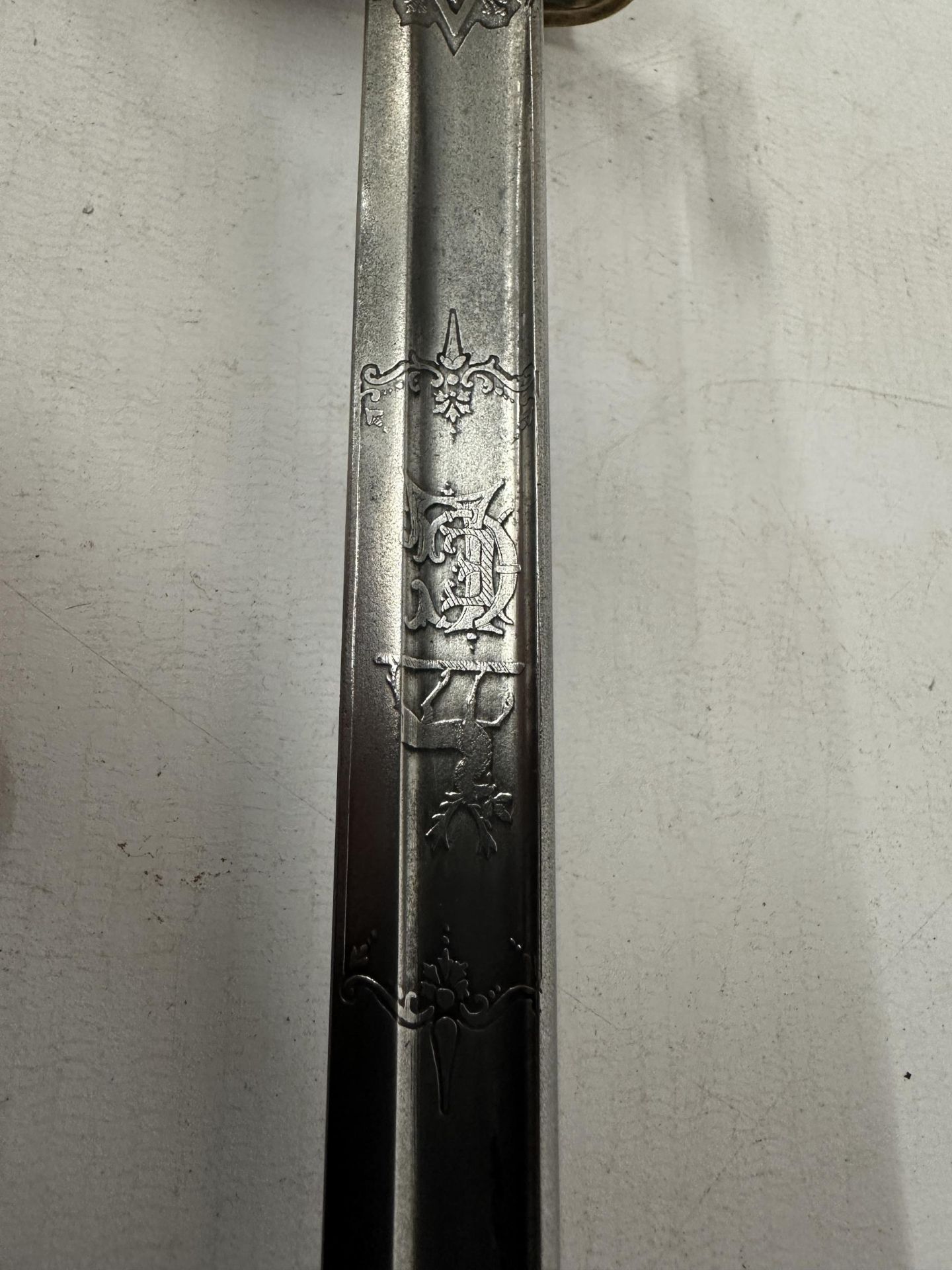 A QUEEN VICTORIA 1845 / 1854 INFANTRY OFFICERS SWORD AND SCABBARD, 73CM BLADE WITH ACID ETCHED - Bild 5 aus 18