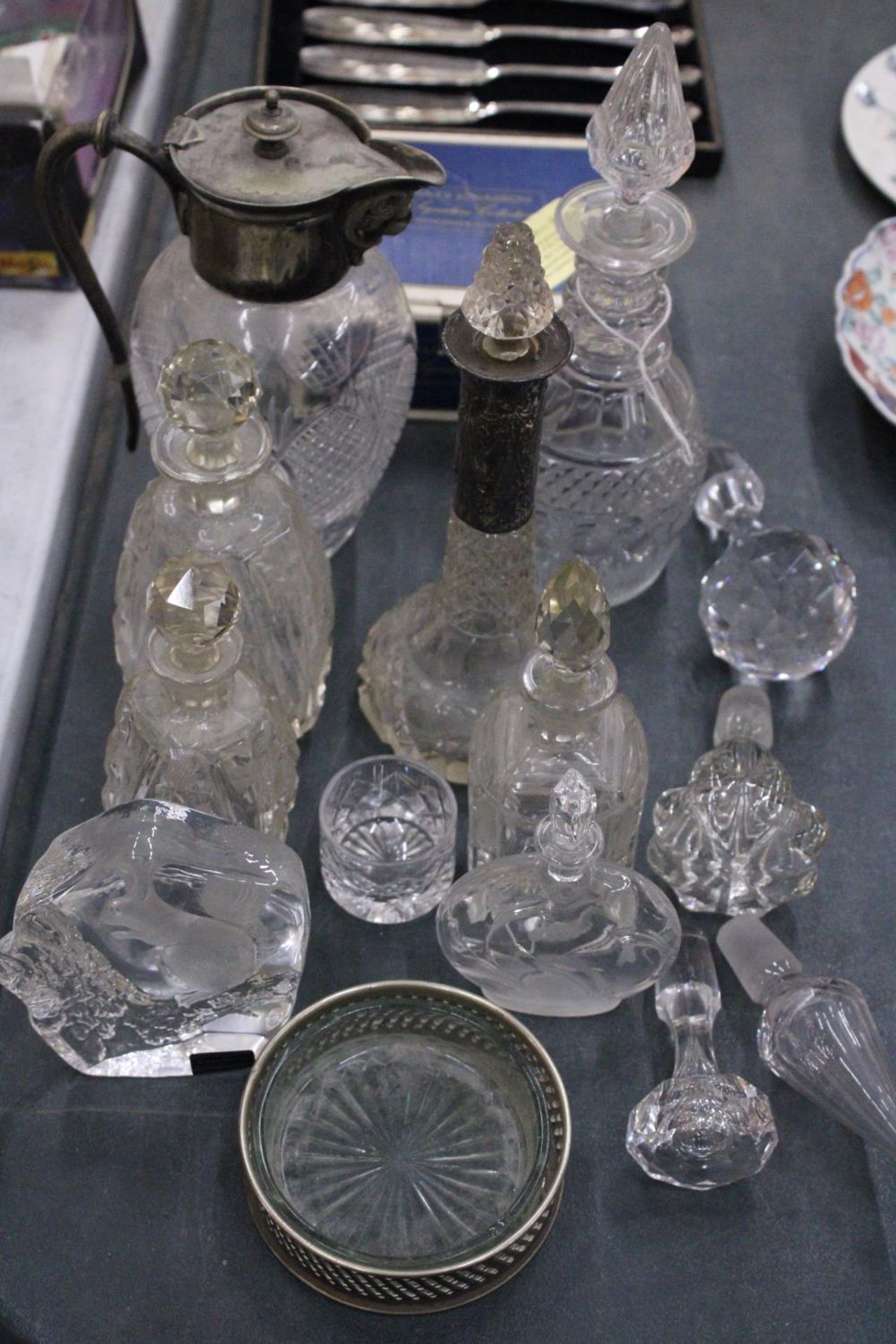A QUANTITY OF GLASSWARE TO INCLUDE SCENT BOTTLES, A JUG WITH SILVER PLATED TOP, PAPERWEIGHTS, A - Image 6 of 6