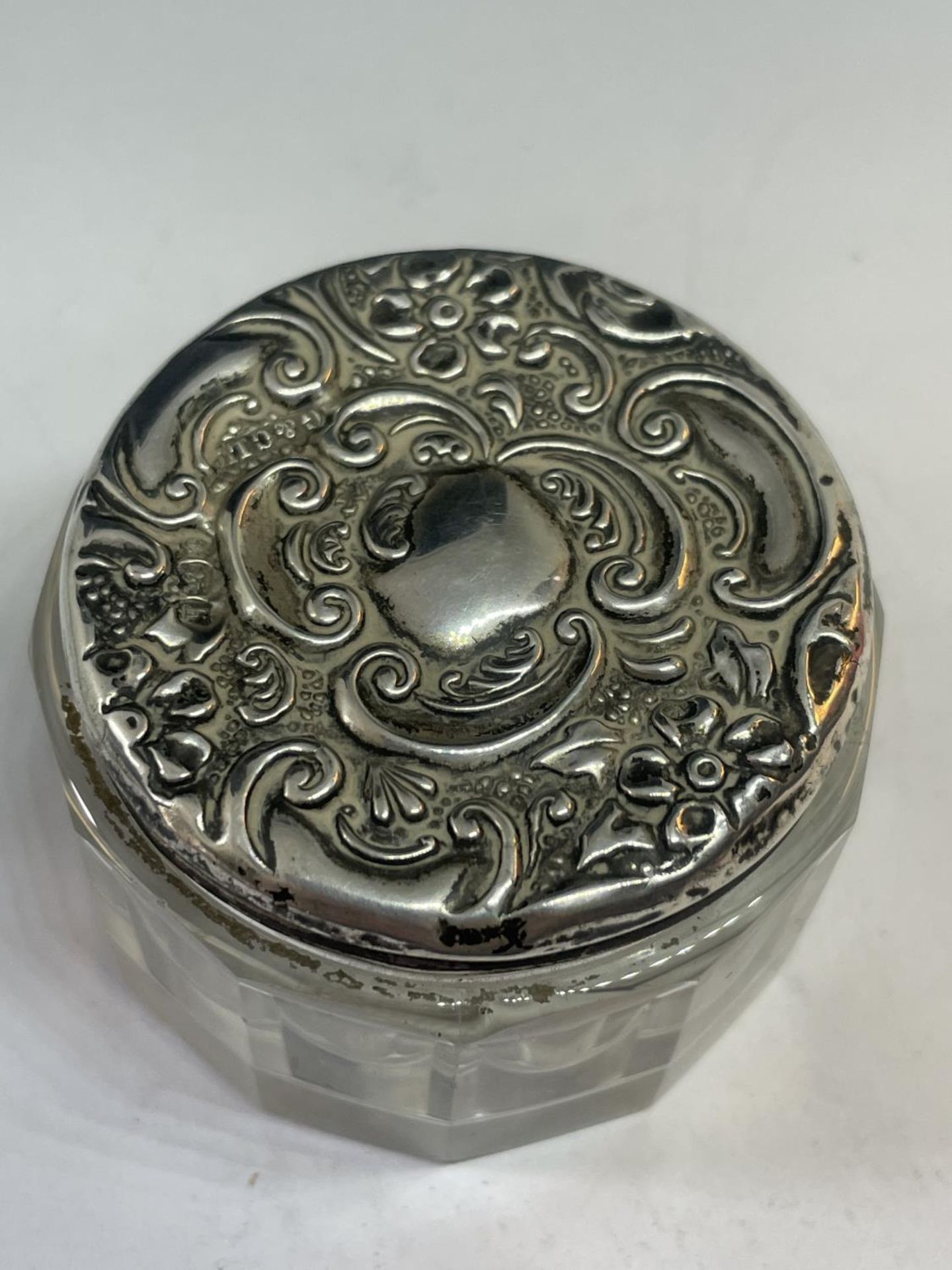 A HALLMARKED BIRMINGHAM SILVER LIDDED POT - Image 2 of 2