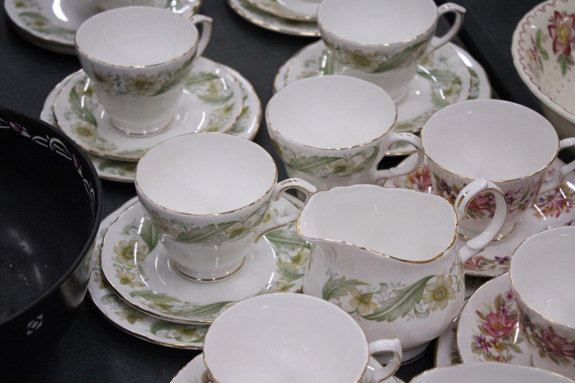 A QUANTITY OF CHINA CUPS, SAUCERS, SIDE PLATES AND CREAM JUGS BY COLCLOUGH AND DUCHESS - Image 3 of 6