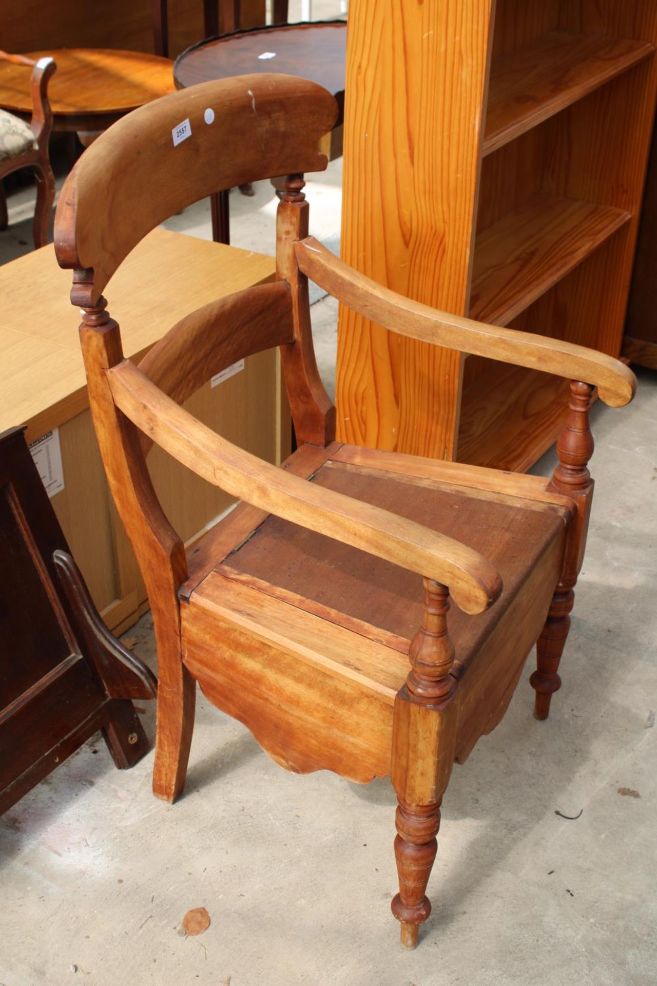 A VICTORIAN COMMODE CHAIR - Image 2 of 3