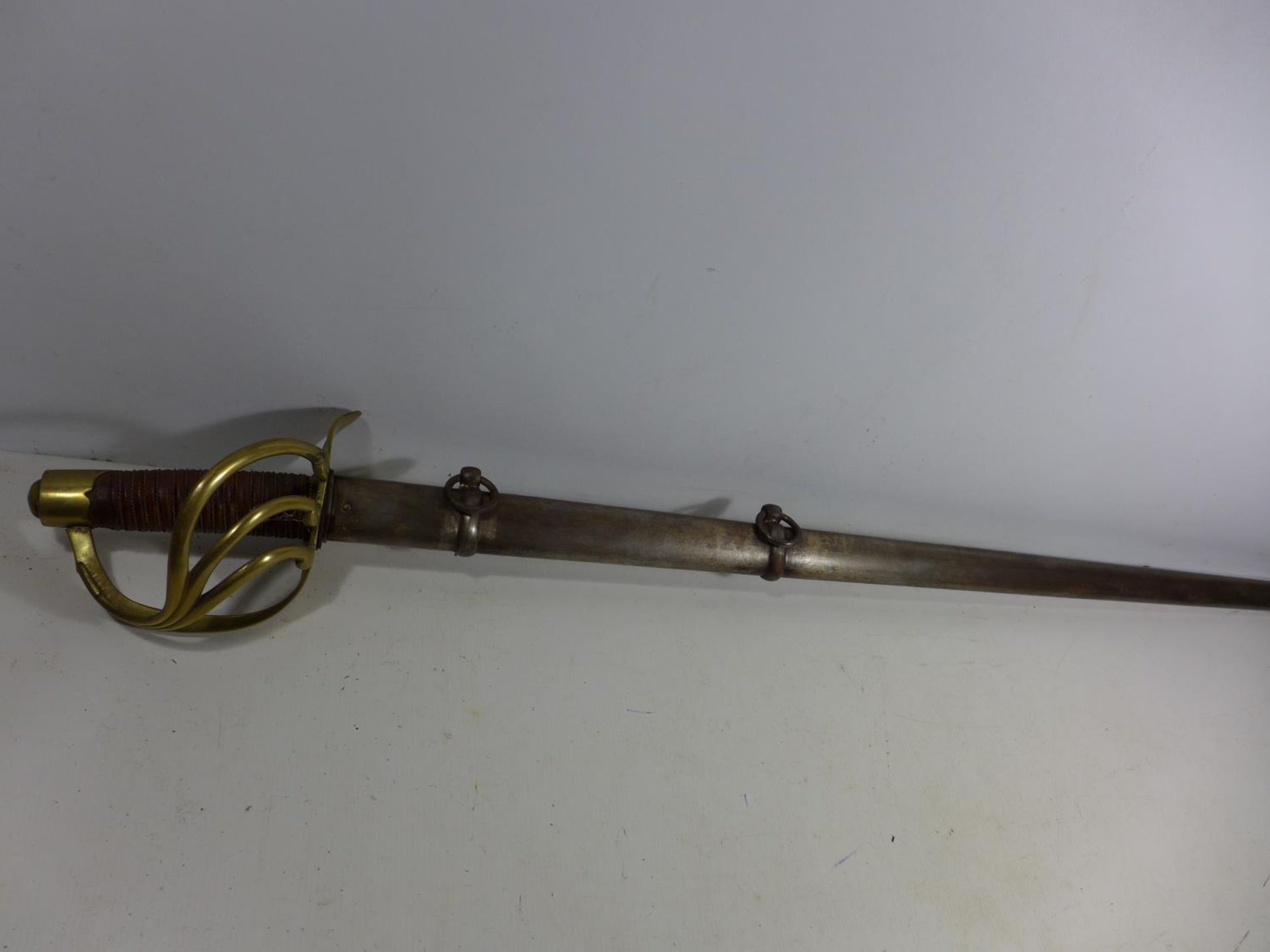 A REPLICA NAPOLEONIC IMPERIAL FRENCH CURASSIERS TROOPERS SWORD AND SCABBARD, 96CM BLADE, LENGTH - Image 8 of 8