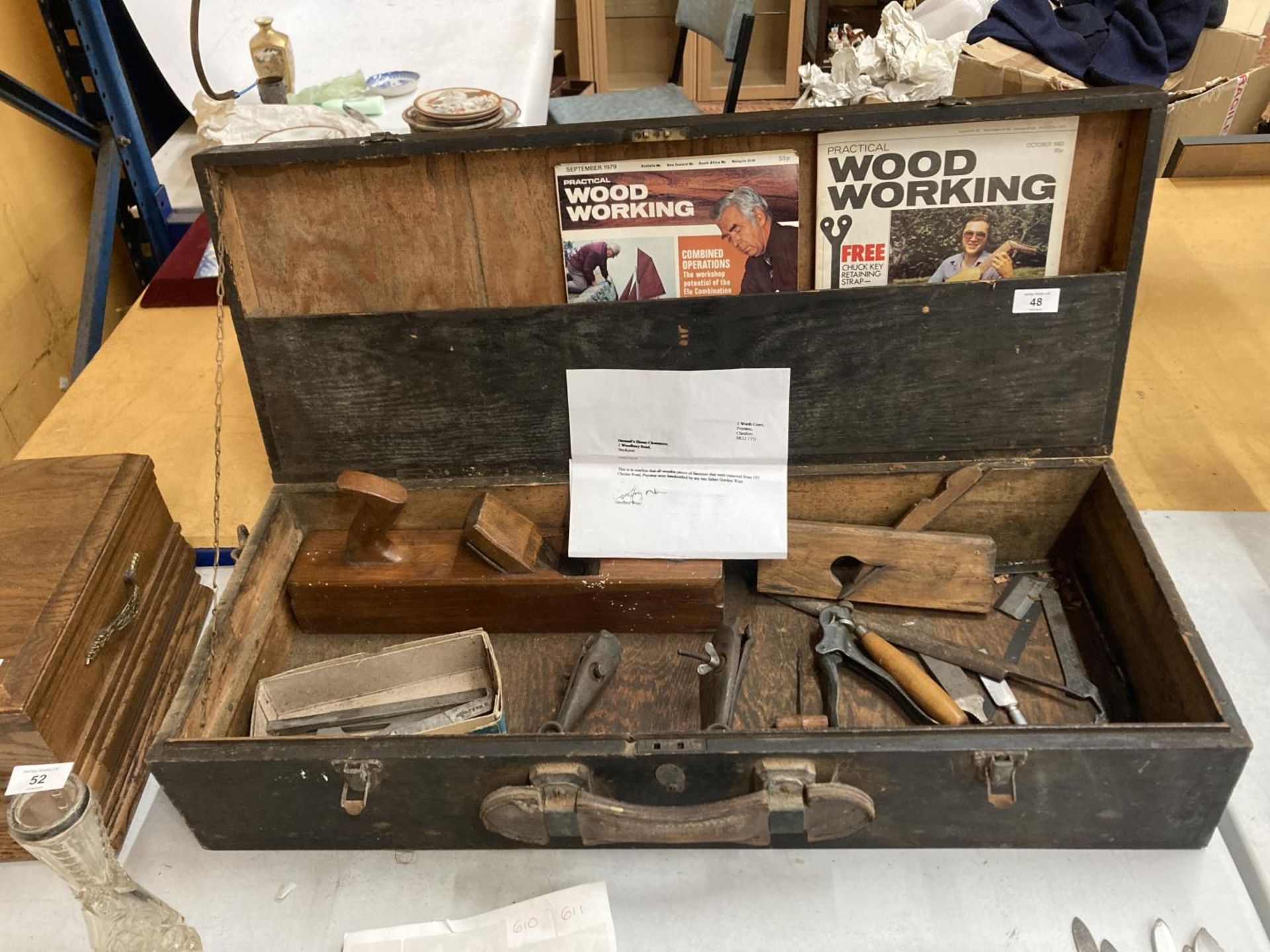 A VINTAGE WOODWORKERS CHEST BEARING INITIAL'S GW WITH TOOLS BELONGING TO RENOWNED CARPENTER GORDON