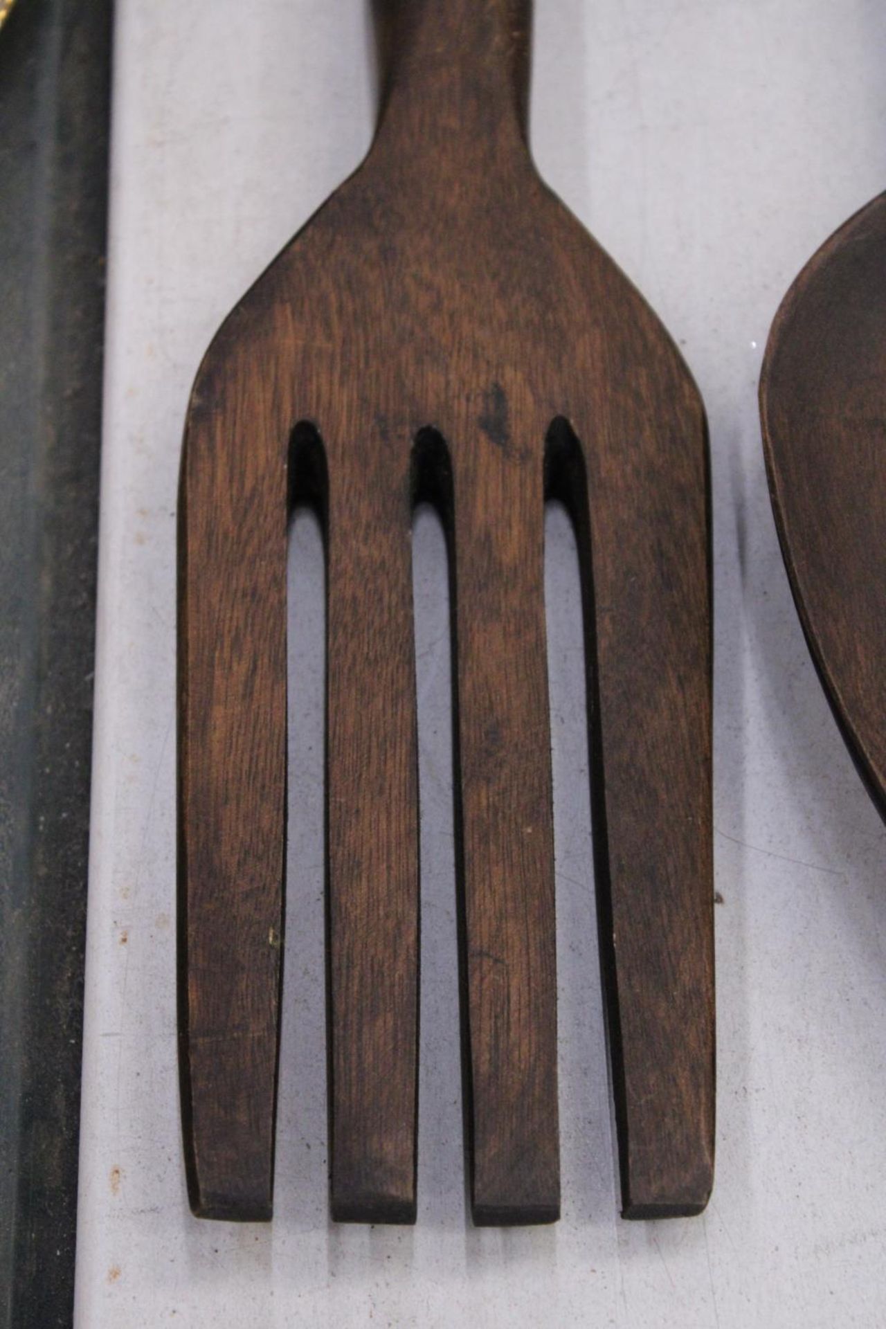 TWO LARGE WOODEN WALL DECORATIONS OF A FORK AND SPOON - Image 3 of 6
