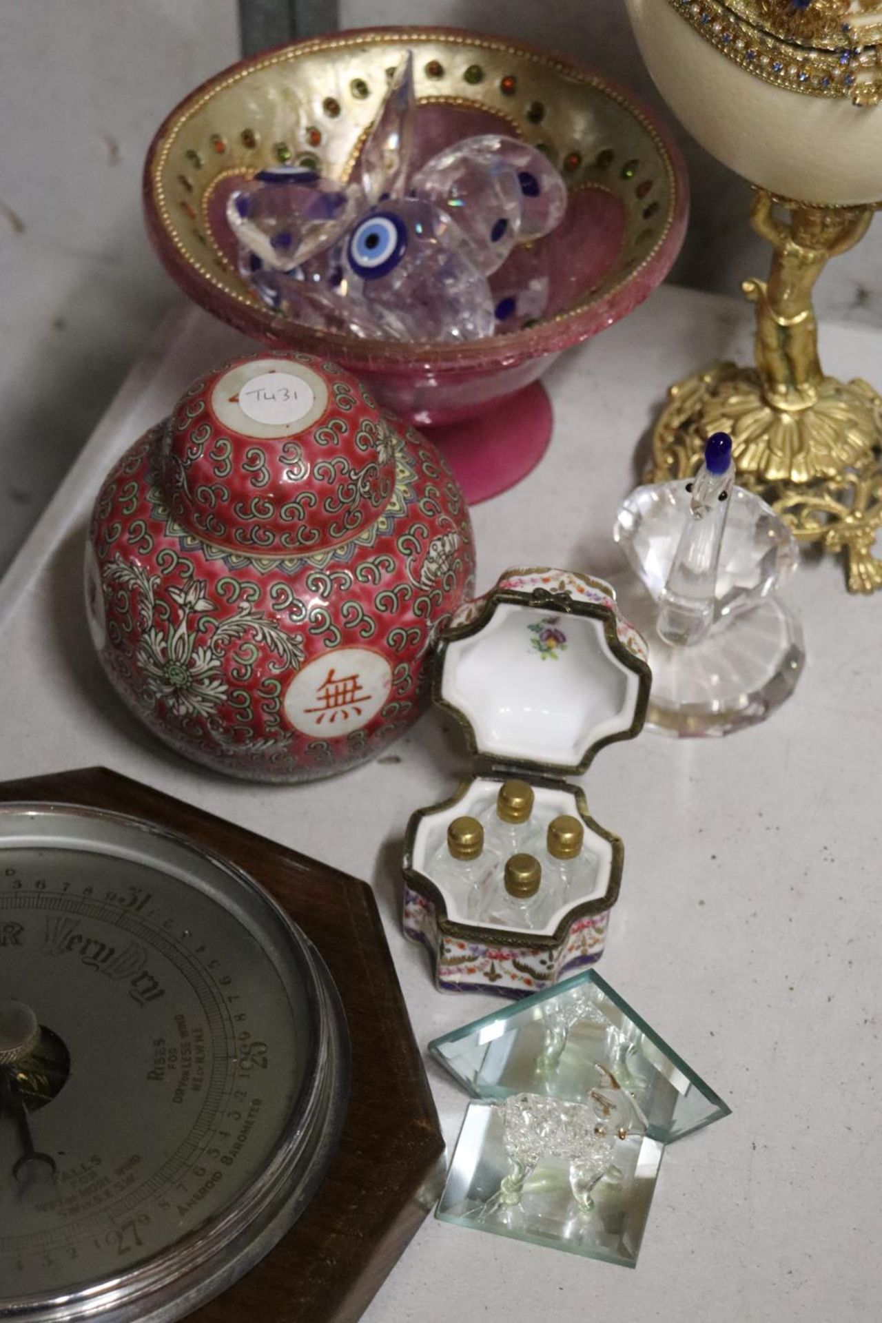 A MIXED LOT TO INCLUDE A FABERGE STYLE EGG, CHINESE GINGER JAR, BAROMETER, COALPORT DECANTER LABELS, - Image 4 of 6