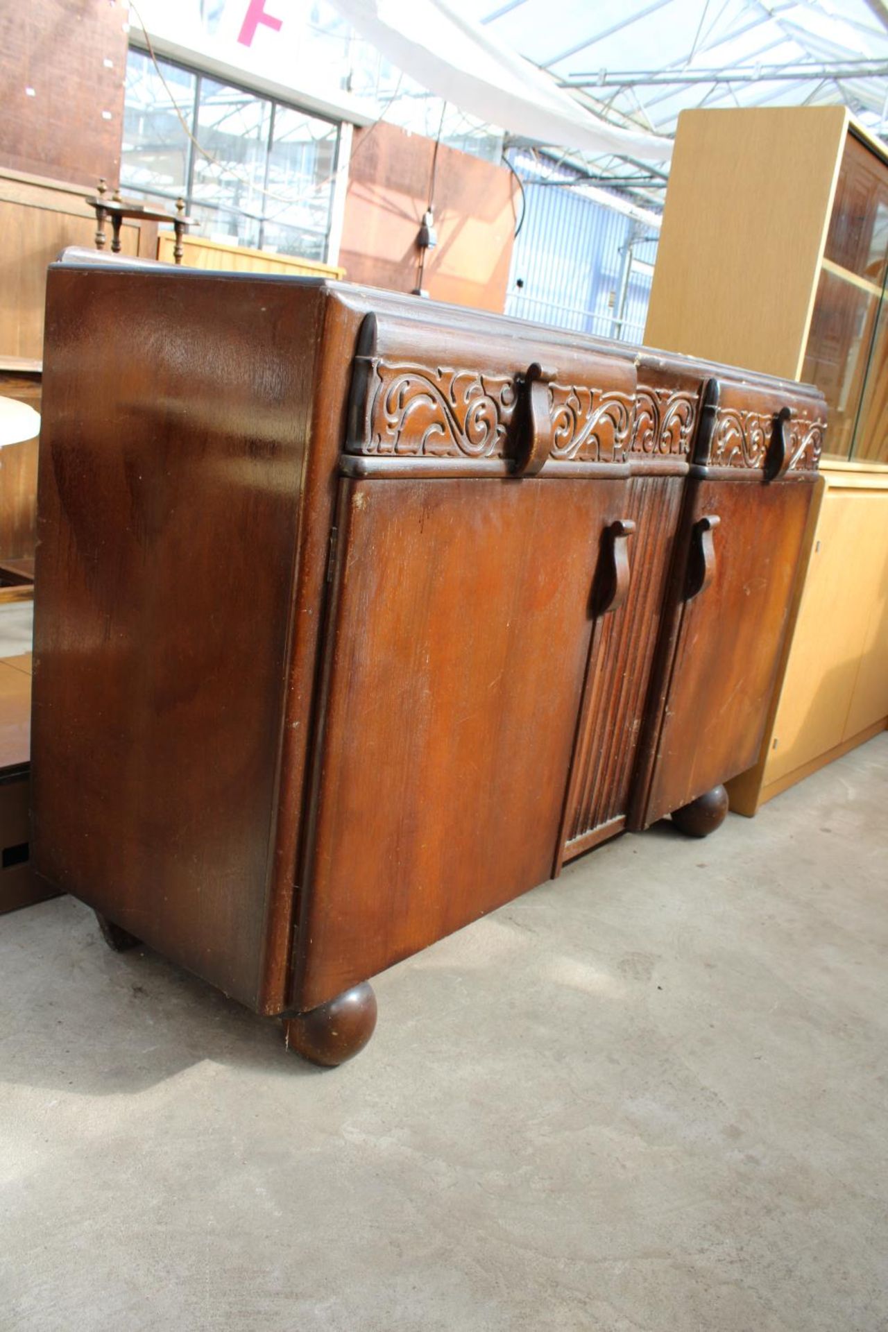 A MID 20TH CENTURY OAK SIDEBOARD, 54" WIDE - Image 2 of 3