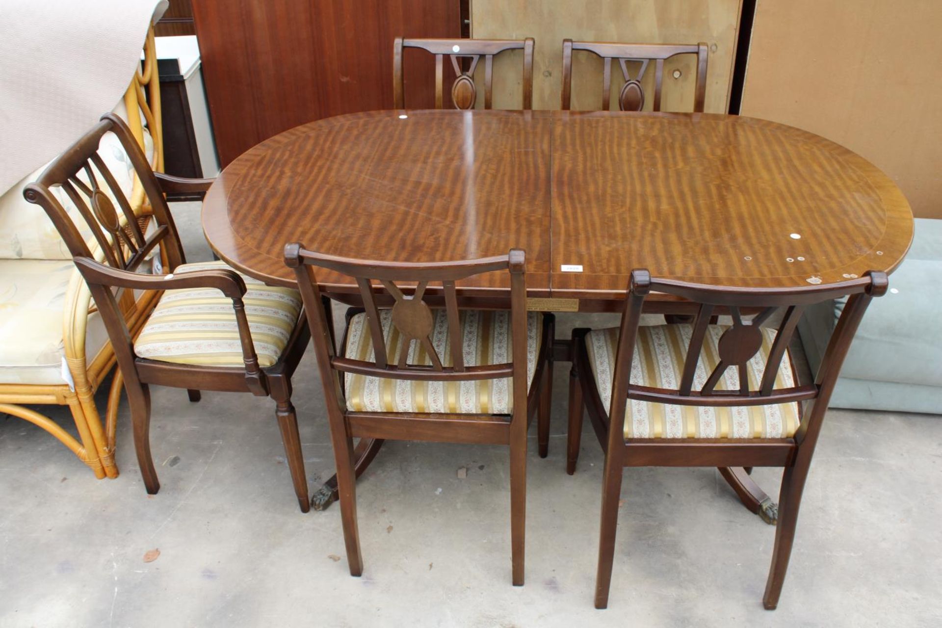 A REGENCY STYLE MAHOGANY AND CROSSBANDED EXTENDING DINING TABLE, 60" X 35" (LEAF 14") ON BRASS