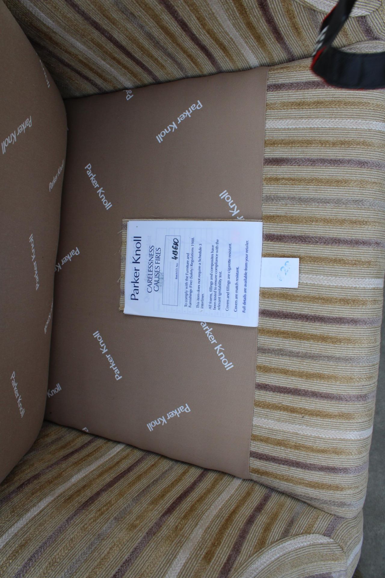 TWO ITEMS TO INCLUDE AN UPHOLSTERED PARKER KNOLL WINGBACK CHAIR AND A FURTHER UPHOLSTERED RECLINER - Image 3 of 4