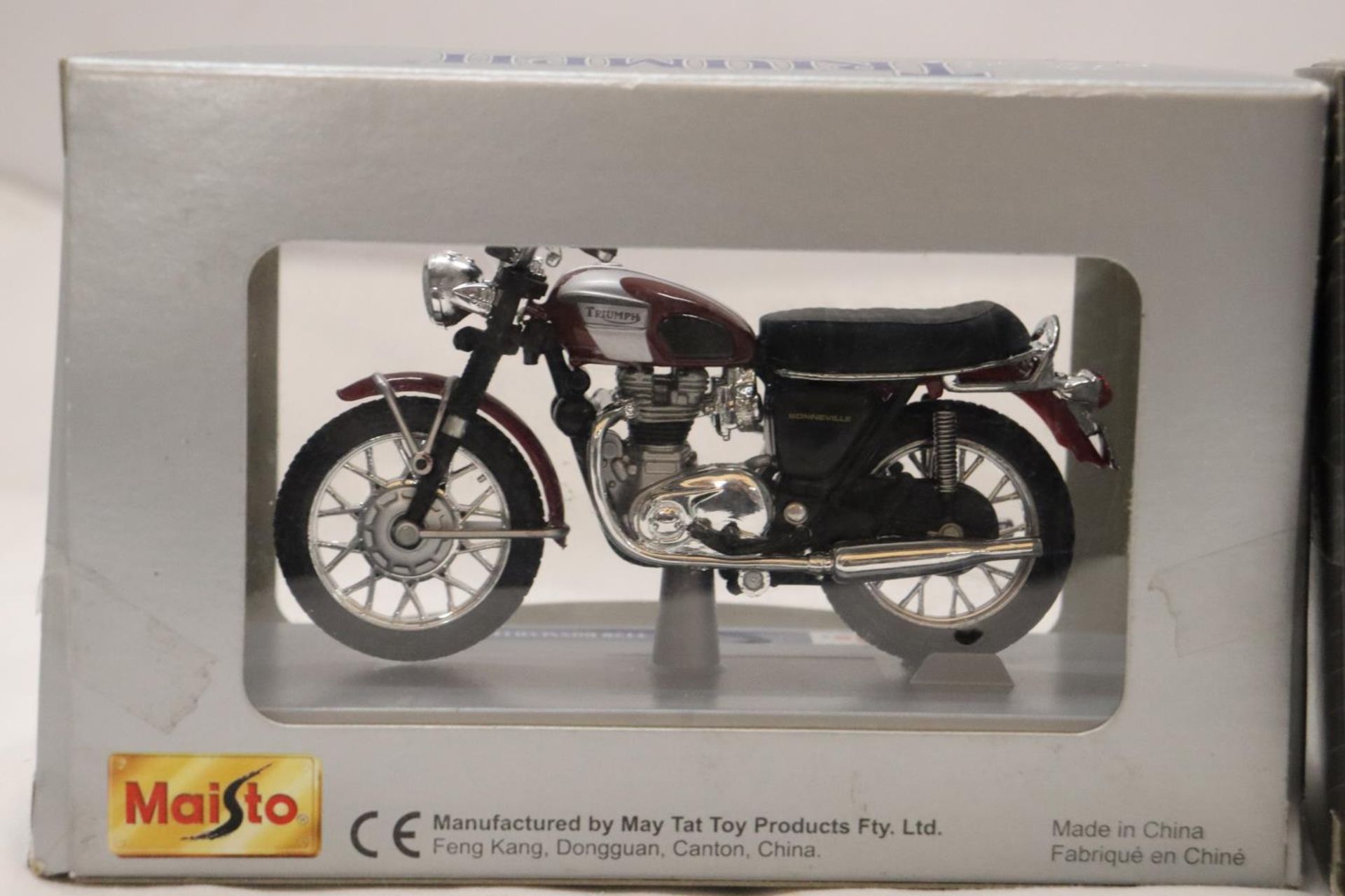 TWO AS NEW MODEL MOTORBIKES IN BOXES - A TRIUMPH T120 BONNEVILLE AND A KAWASAKI - Image 7 of 8
