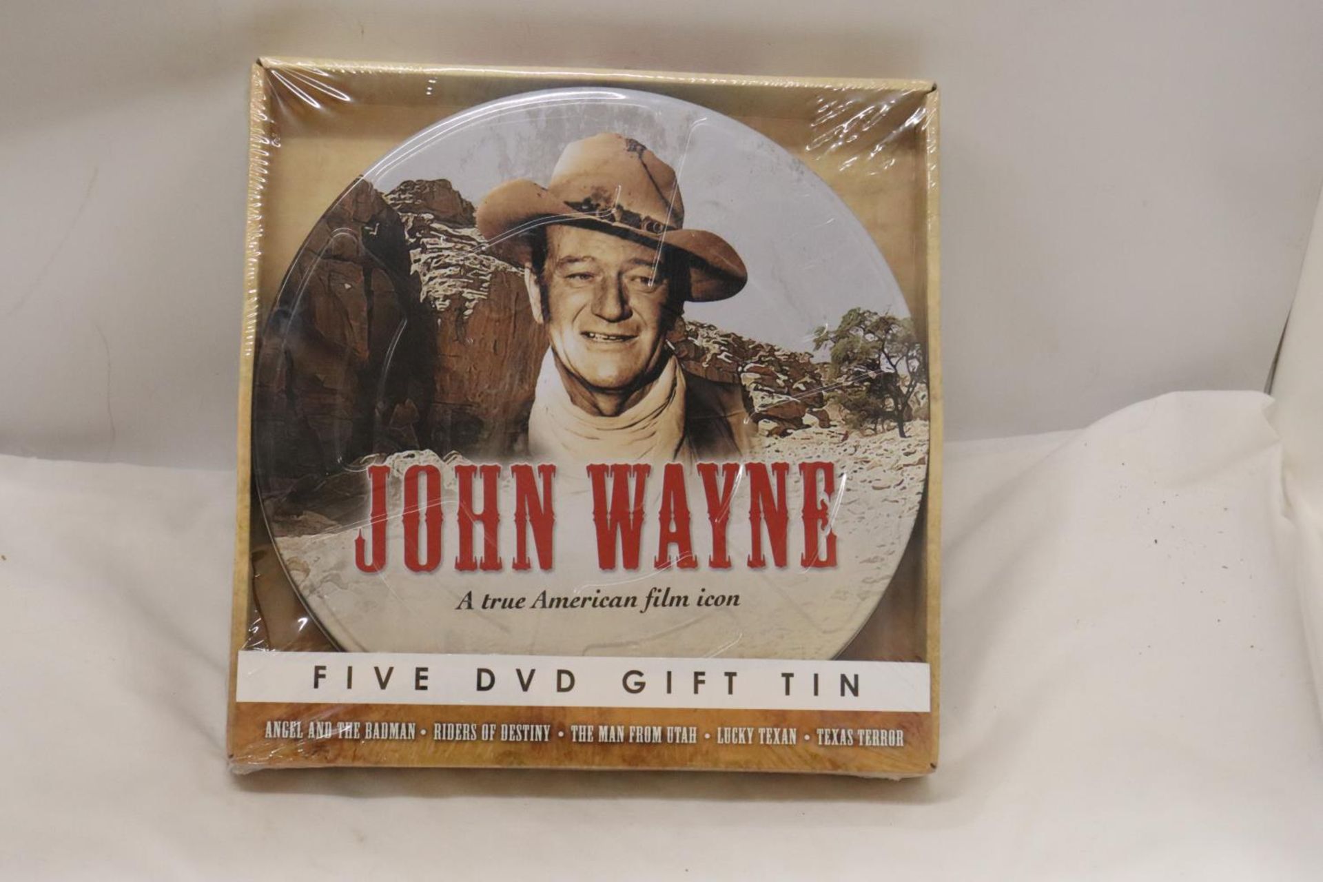 A NEW AND SEALED SET OF FIVE JOHN WAYNE DVD'S IN A METAL GIFT TIN - Image 4 of 4