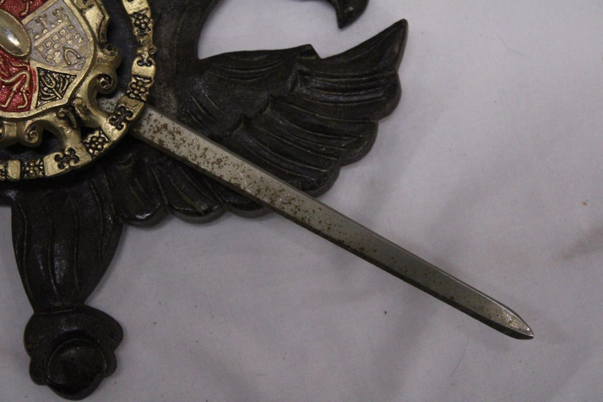 TWO VINTAGE SWORDS ON A CRESTED PLAQUE - Image 5 of 6