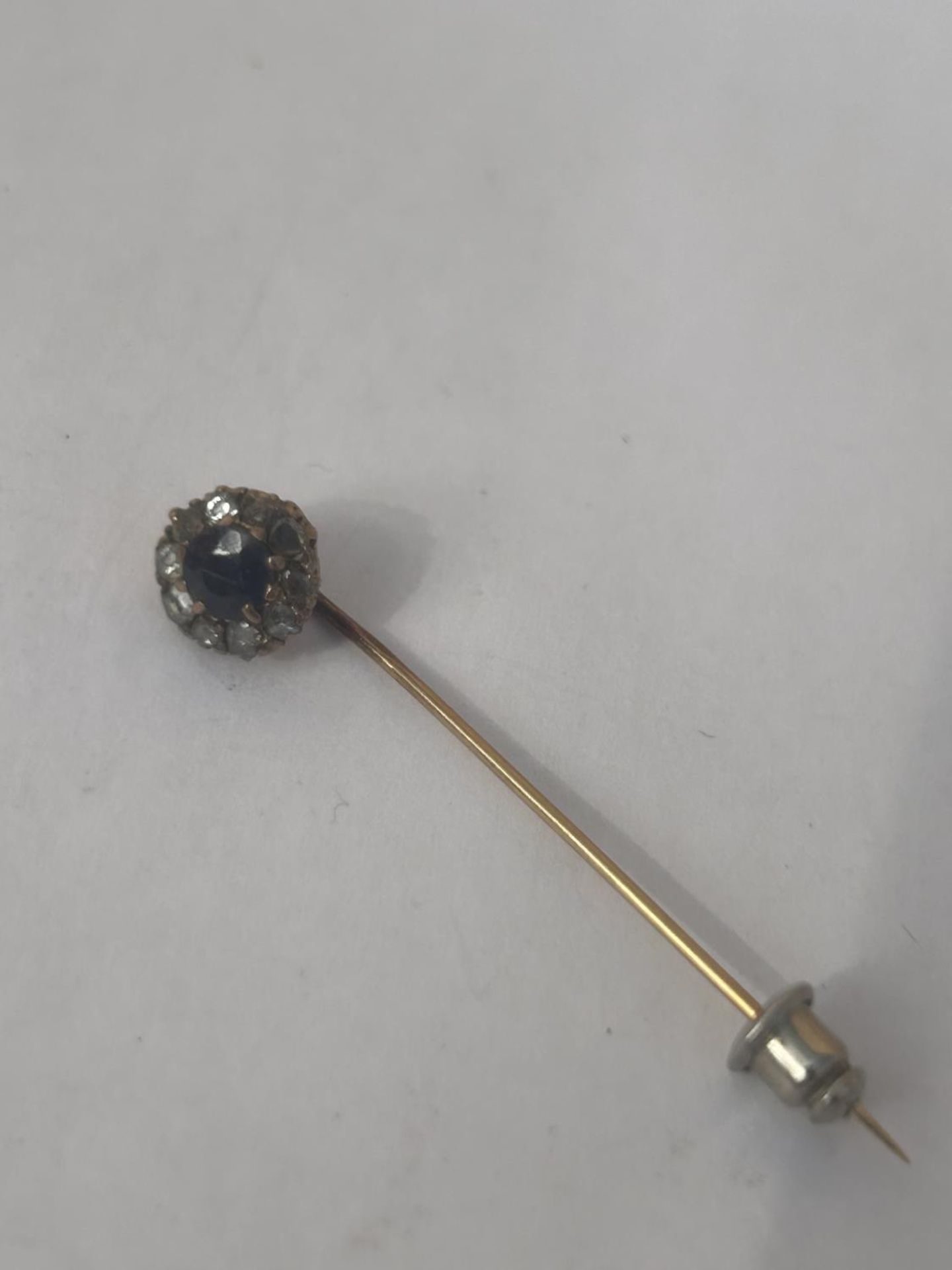 A VINTAGE 14CT GOLD AND SAPPHIRE STICK PIN MARKED 585, WITH A VINTAGE UNMARKED YELLOW BROOCH WITH - Image 2 of 4