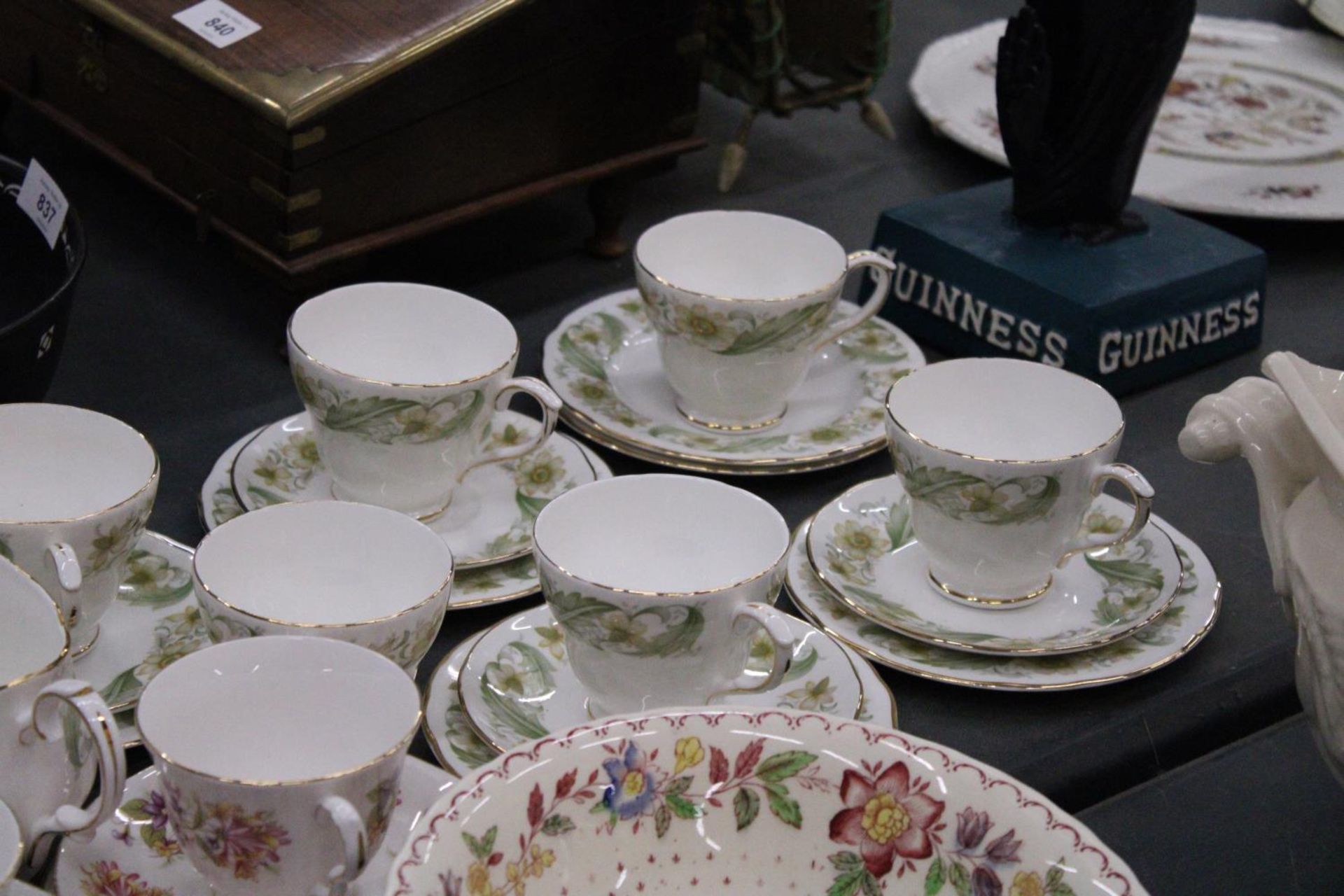 A QUANTITY OF CHINA CUPS, SAUCERS, SIDE PLATES AND CREAM JUGS BY COLCLOUGH AND DUCHESS - Image 6 of 6