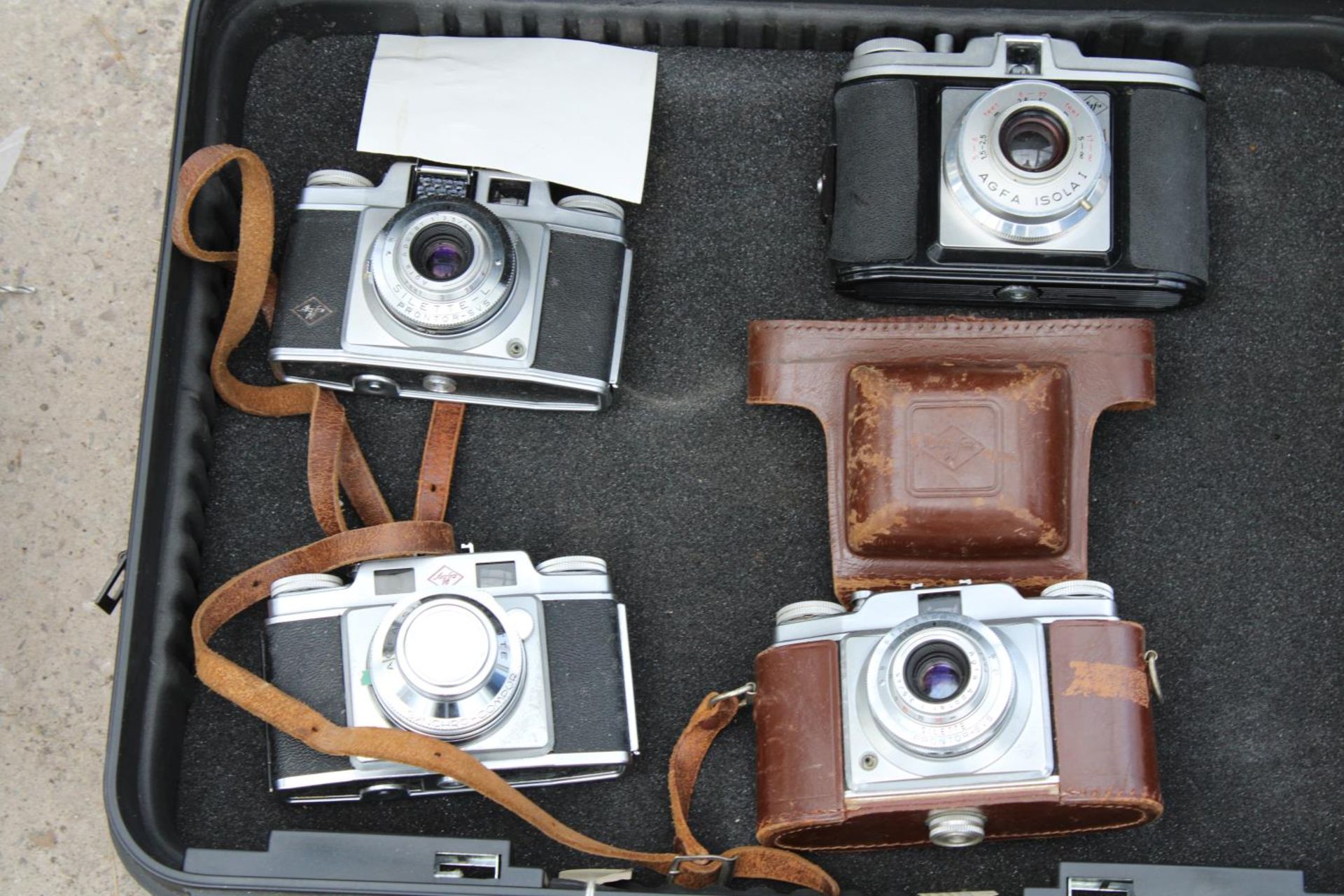 SIX VARIOUS AGFA CAMERAS IN A HARD CARRY CASE - Image 2 of 3