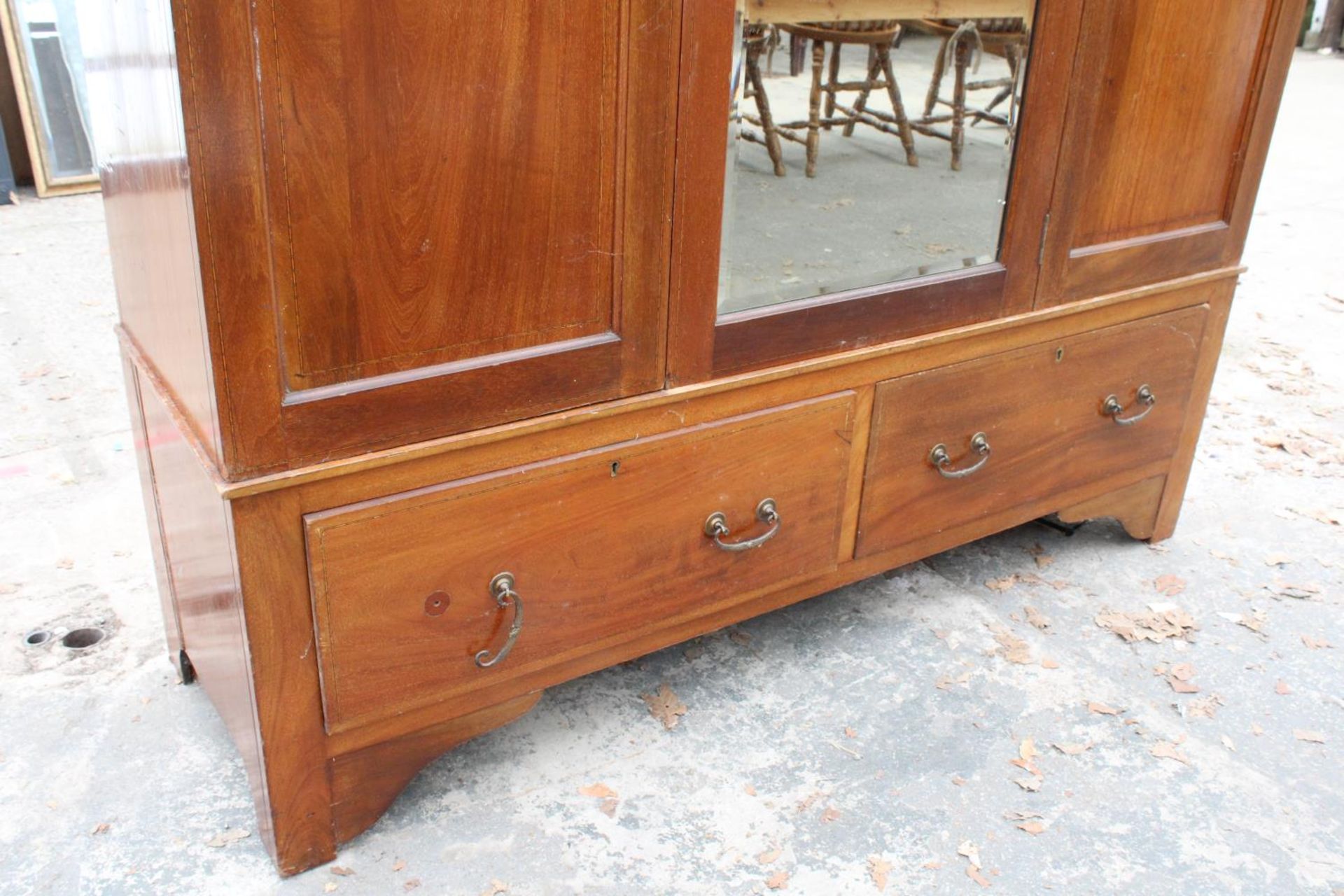 AN EDWARDIAN MAHOGANY AND INLAID MIRROR DOOR WARDROBE WITH TWO DRAWERS TO BASE, 62" WIDE - Image 3 of 4