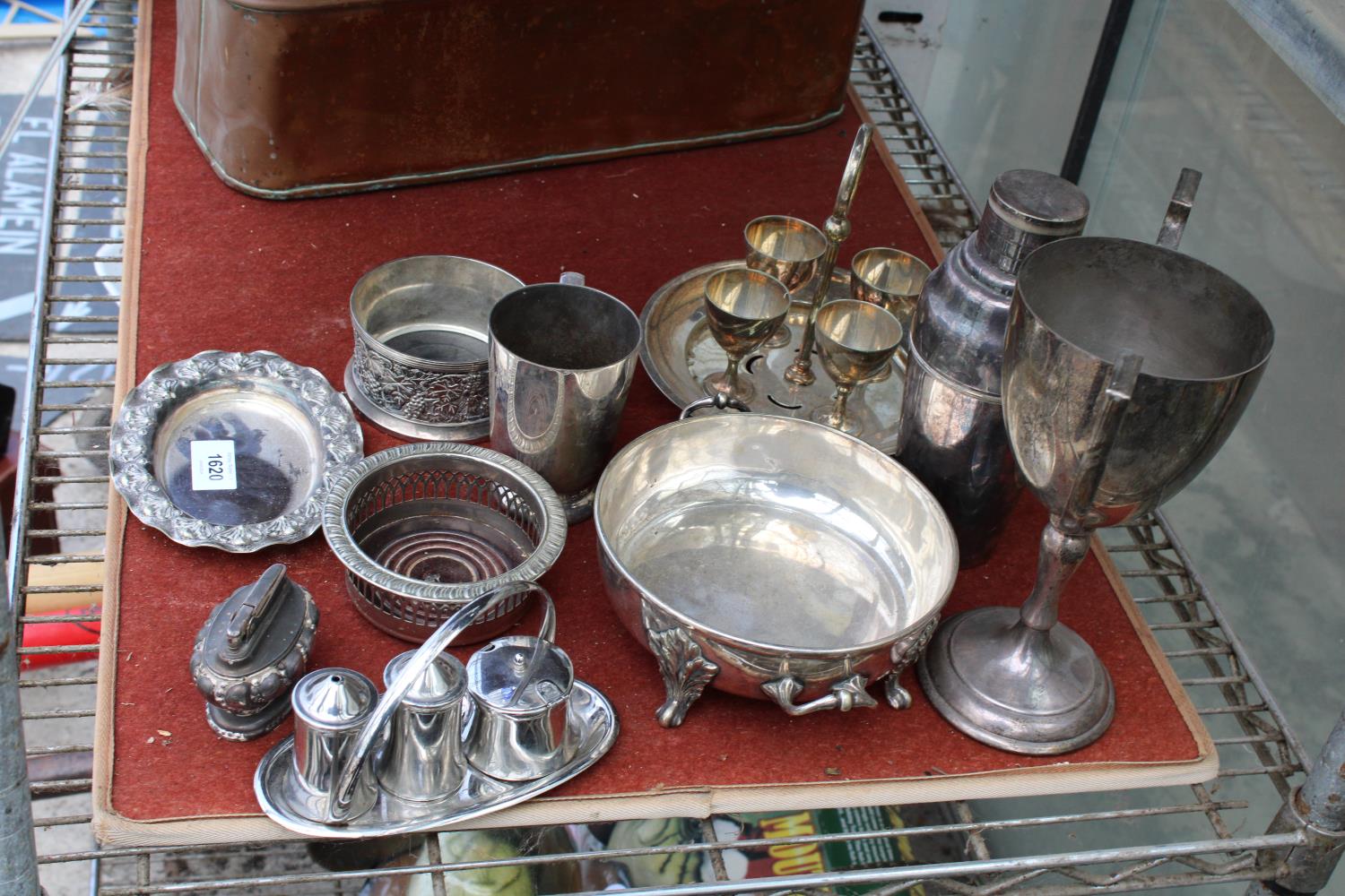 AN ASSORTMENT OF SILVER PLATED ITEMS TO INCLUDE A TROPHY, A COCKTAIL SHAKER AND WINE BOTTLE COASTERS - Image 2 of 2
