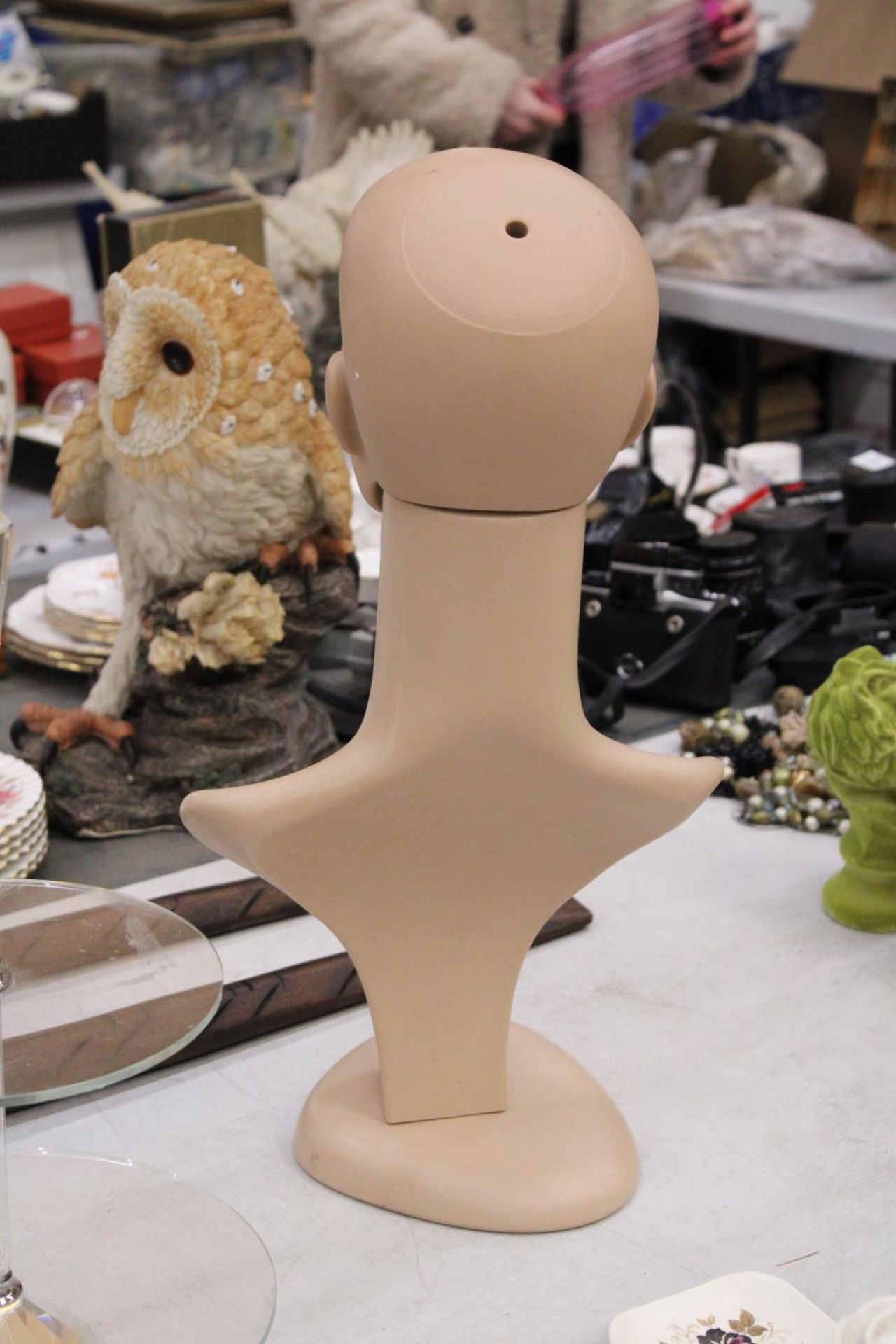 A MANNEQUIN HEAD DISPLAY MODEL, HEIGHT 50CM - Image 4 of 4