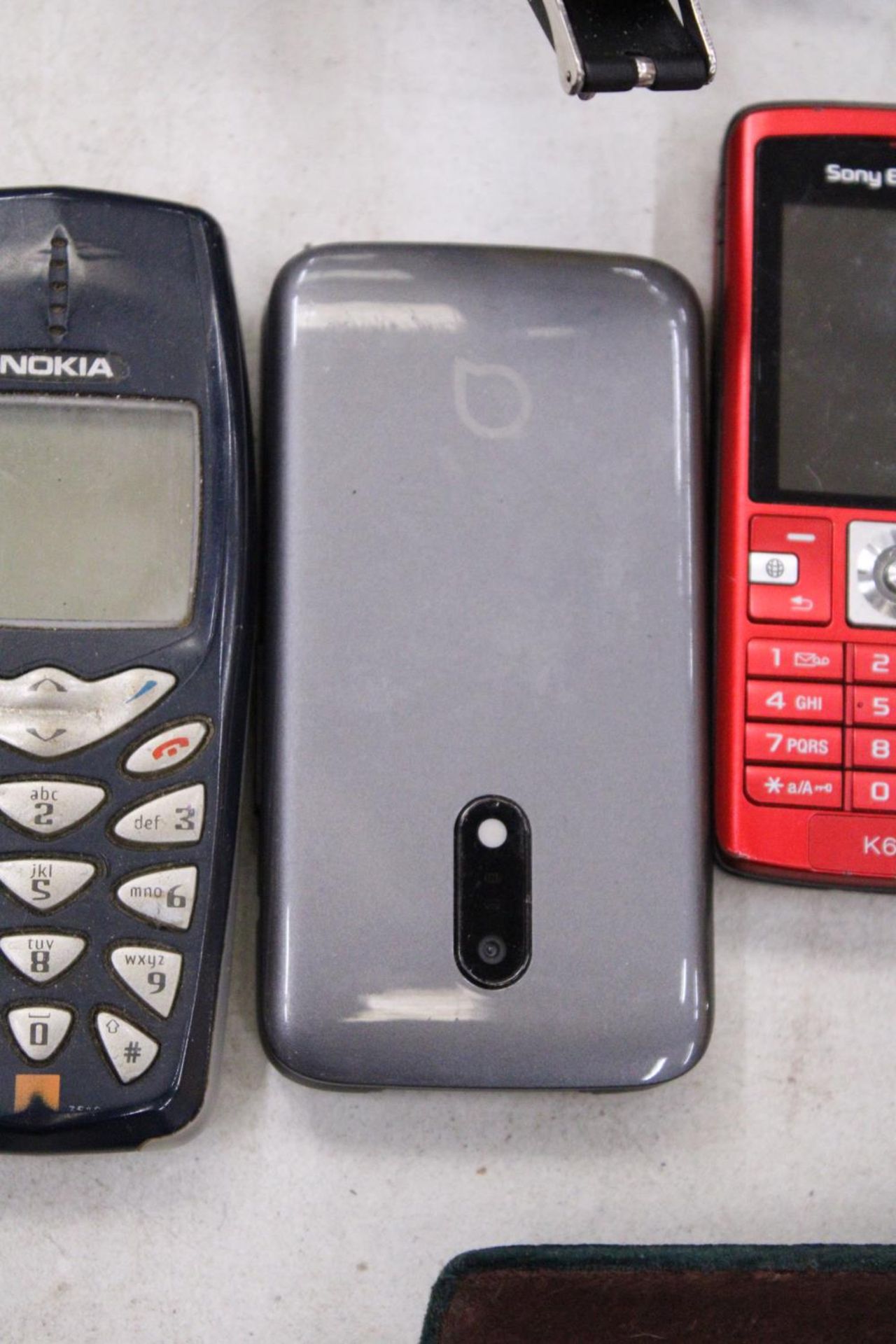 FIVE MOBILE PHONES TO INCLUDE ERICSSON, NOKIA, SONY AND ALCATEL - Image 5 of 6
