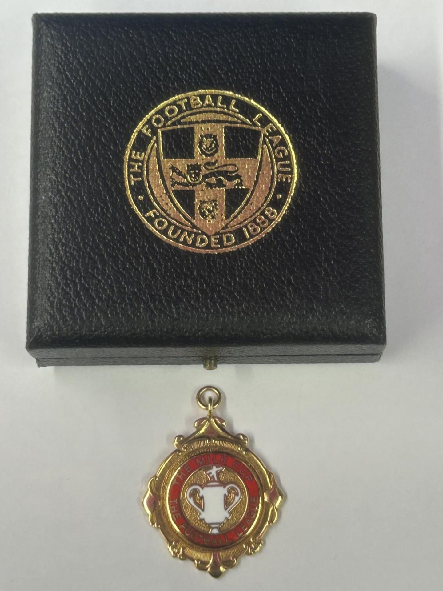 A HALLMARKED 9 CARAT GOLD & ENAMEL FOOTBALL LEAGUE MILK CUP WINNERS MEDAL 1985-1986 SEASON, BY - Image 5 of 5