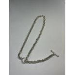 A SILVER T BAR NECKLACE LENGTH 16"