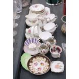 A FOLEY CHINA PART TEASET TO INCLUDE A CAKE PLATE, A CREAM JUG, SUGAR BOWL, CUPS, SAUCERS AND SIDE
