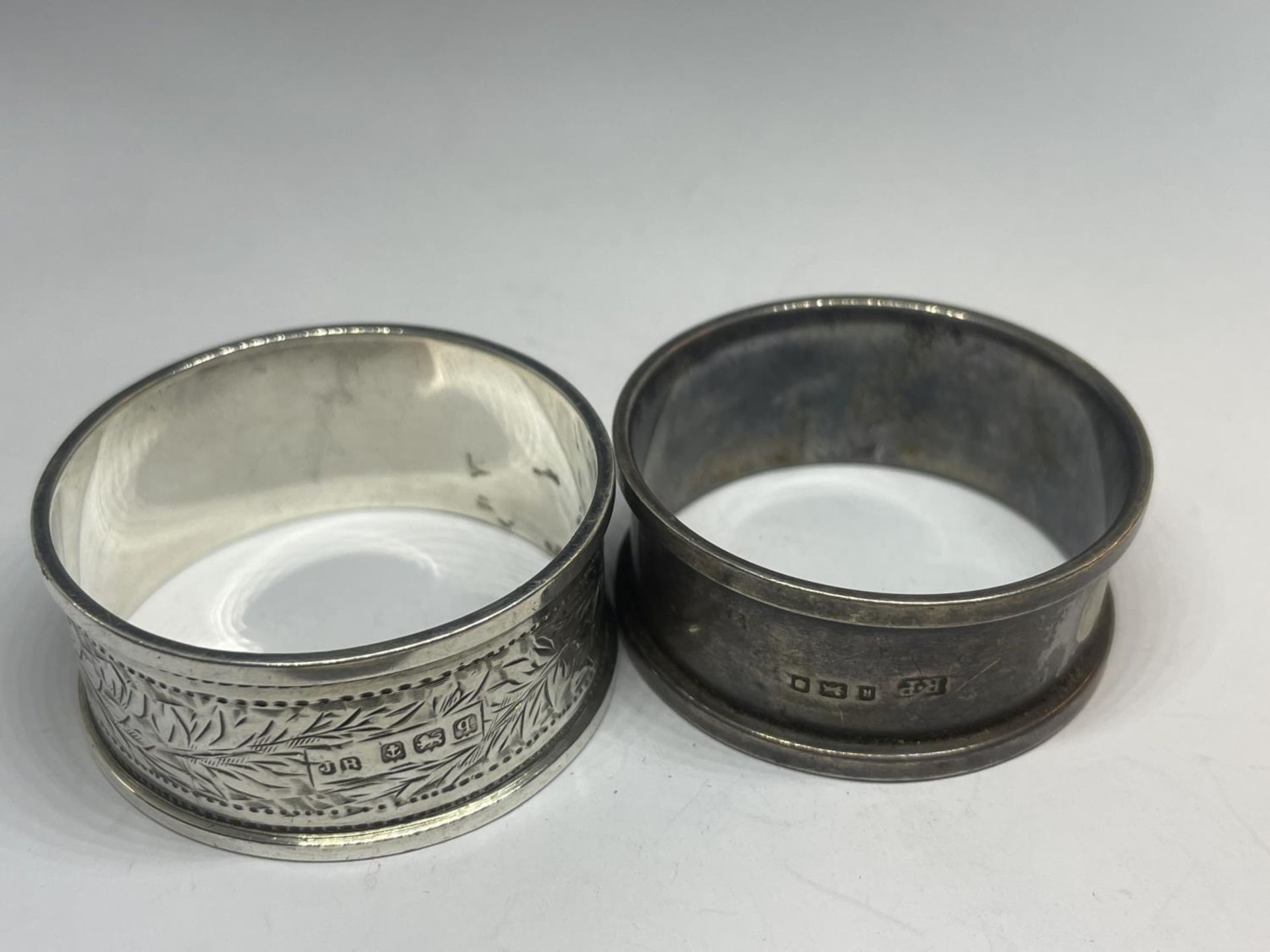 TWO HALLMARKED SILVER NAPKIN RINGS ONE BIRMINGHAM AND ONE LONDON AND A BIRMINGHAM SILVER SPOON - Image 2 of 3