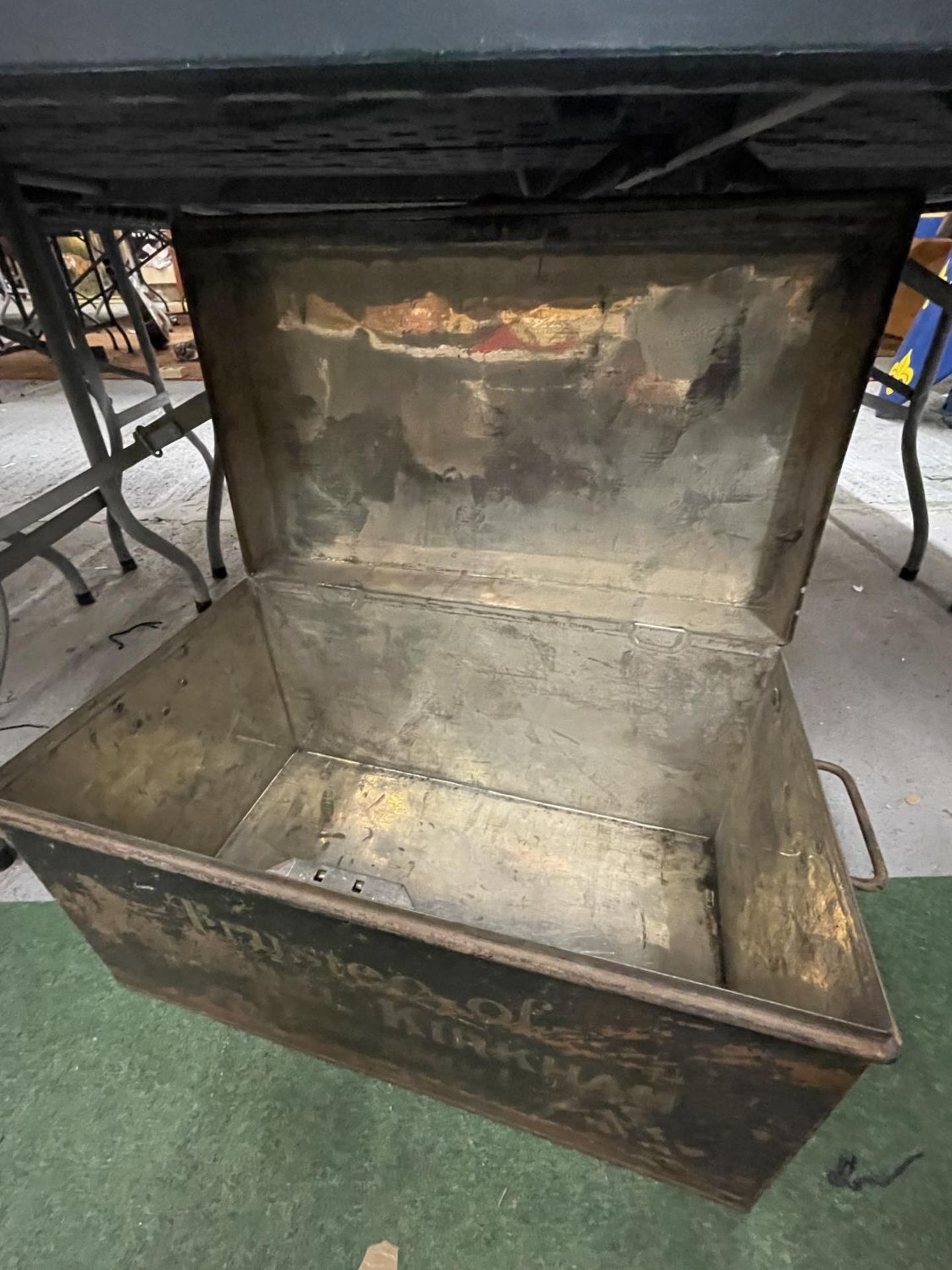 A LARGE METAL DEED BOX MADE IN TUNSTALL LABELLED TRUSTEE OF SAMUEL KIRKHAM DECEASED - Image 4 of 4