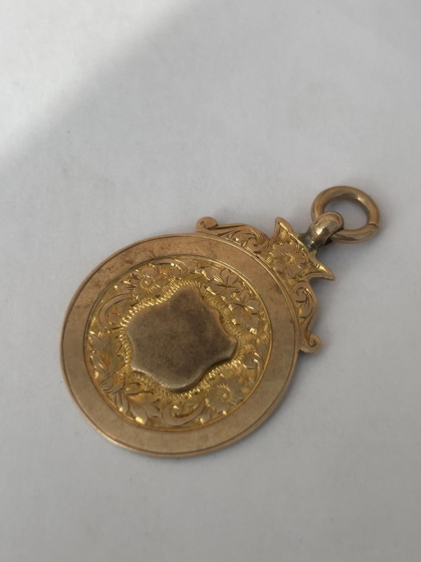 A HALLMARKED 9CT GOLD BIRMINGHAM SPORTING FOB INSCRIBED "DEVON WED LEAGUE CUP WINNERS 1925-26 S. - Image 2 of 4