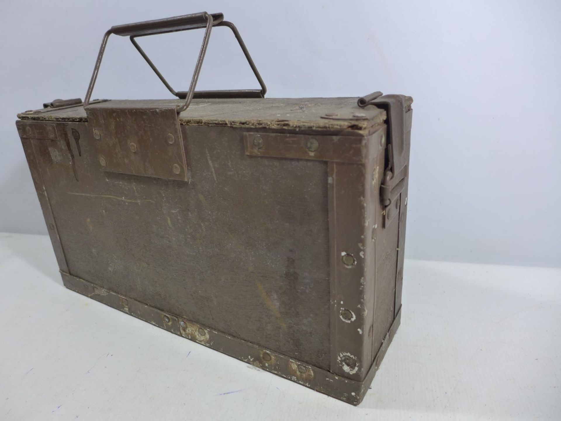 A .303 BULLET AMMUNITION BOX - Bild 2 aus 3