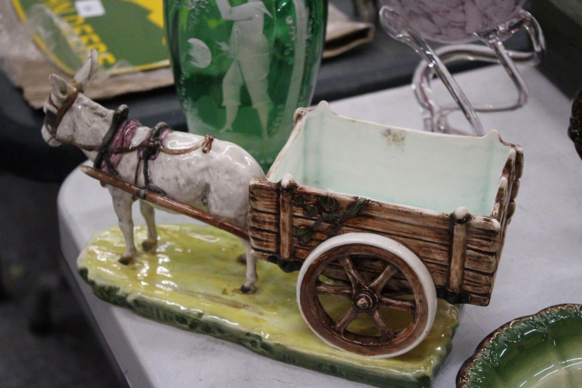 A VINTAGE GREEN MARY GREGORY JUG - A/F, A PIECE OF ART GLASS, CERAMIC DONKEY AND CART PLUS A FRUIT - Image 4 of 5