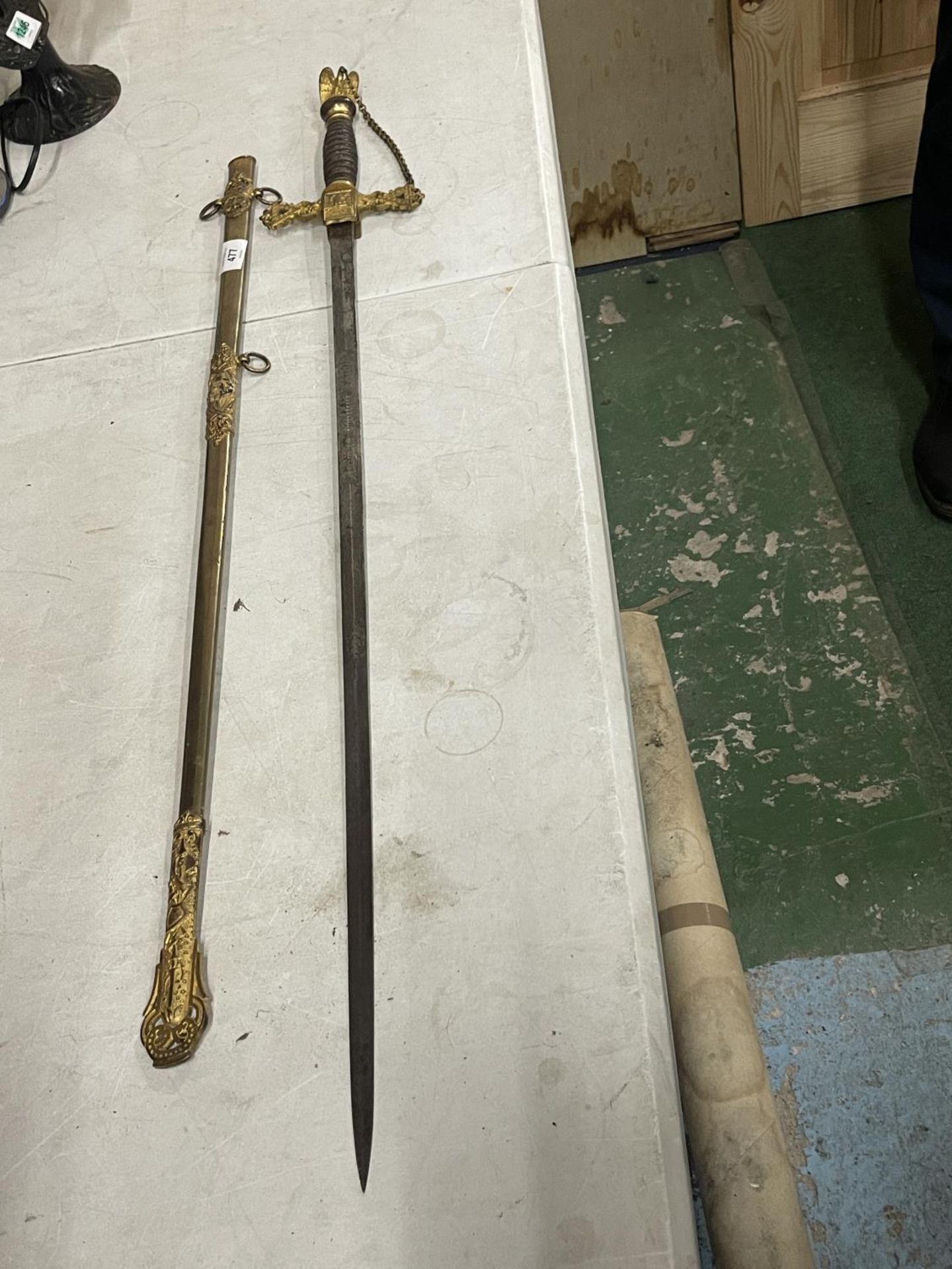 A FRATERNITY KNIGHTS OF THE GOLDEN EAGLE SWORD AND SCABBARD, 77CM BLADE, GILT CROSS GUARD AND