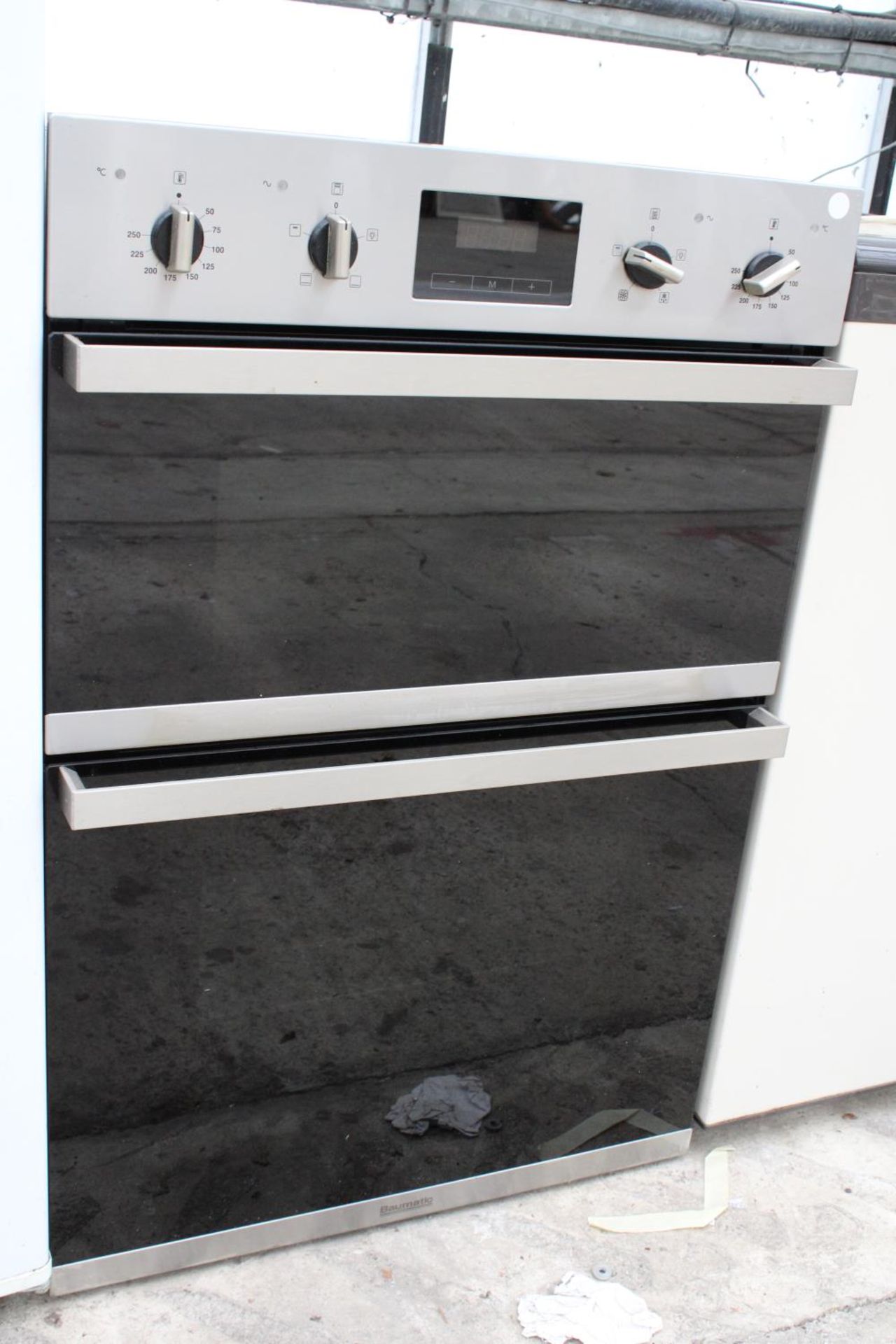 A CHROME AND BLACK BAUMATIC INTERGRATED DOUBLE OVEN - Bild 2 aus 4