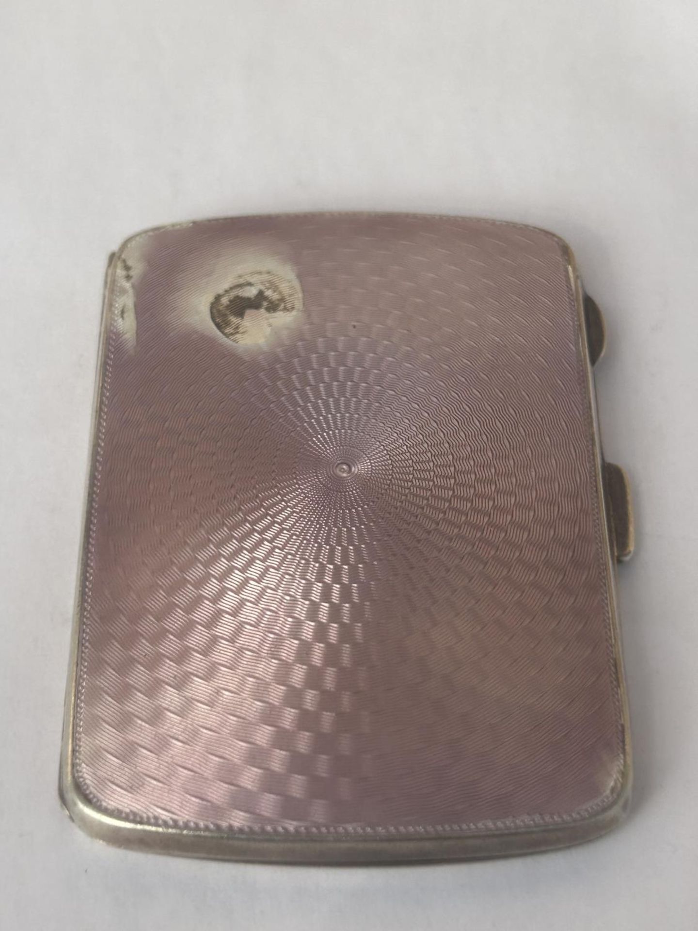 A GEORGE V HALLMARKED SILVER AND GUILLOCHE ENAMELED CIGARETTE CASE, BY HENRY MATTHEWS BIRMINGHAM