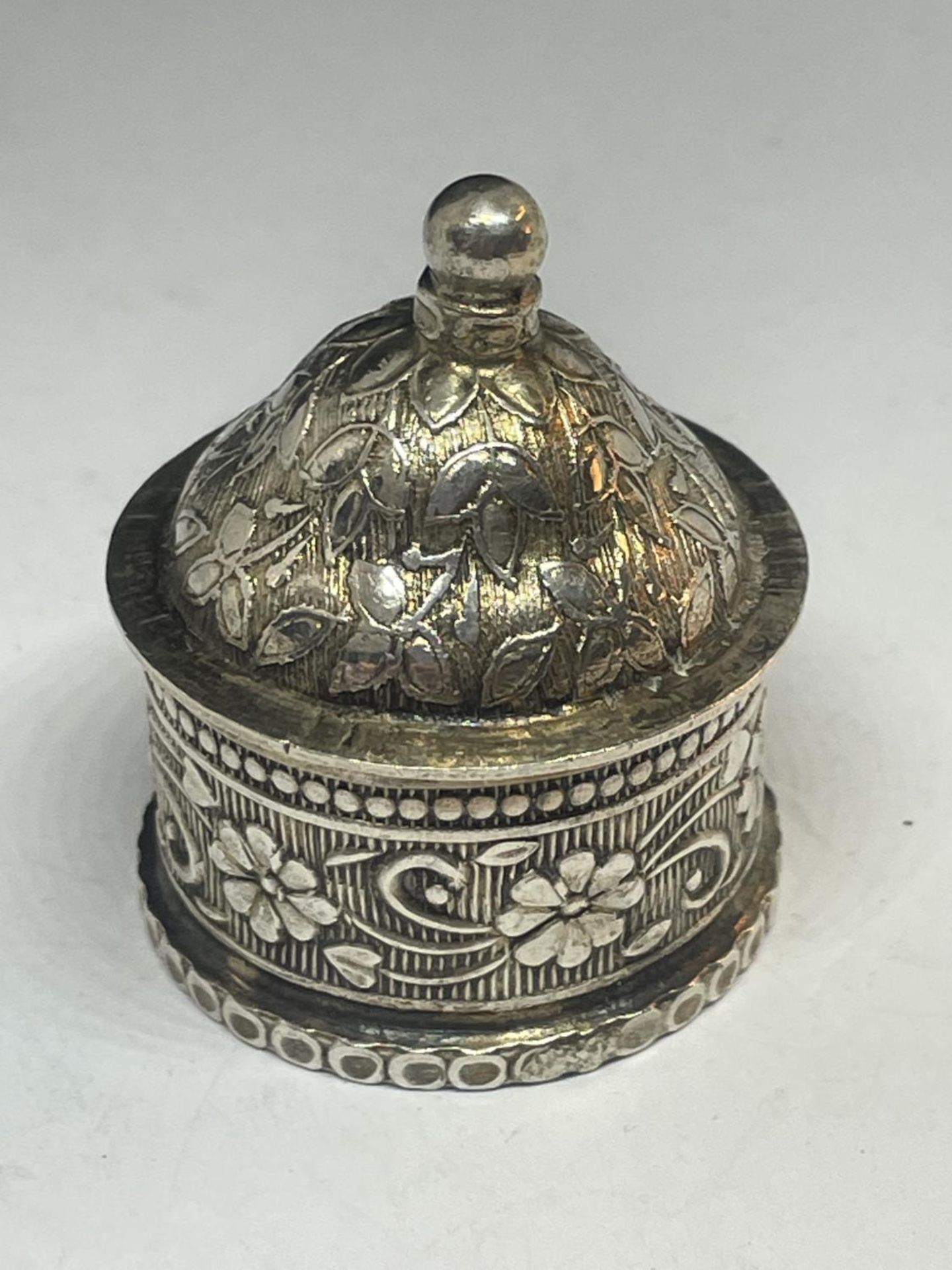 A LIDDED SILVER POT