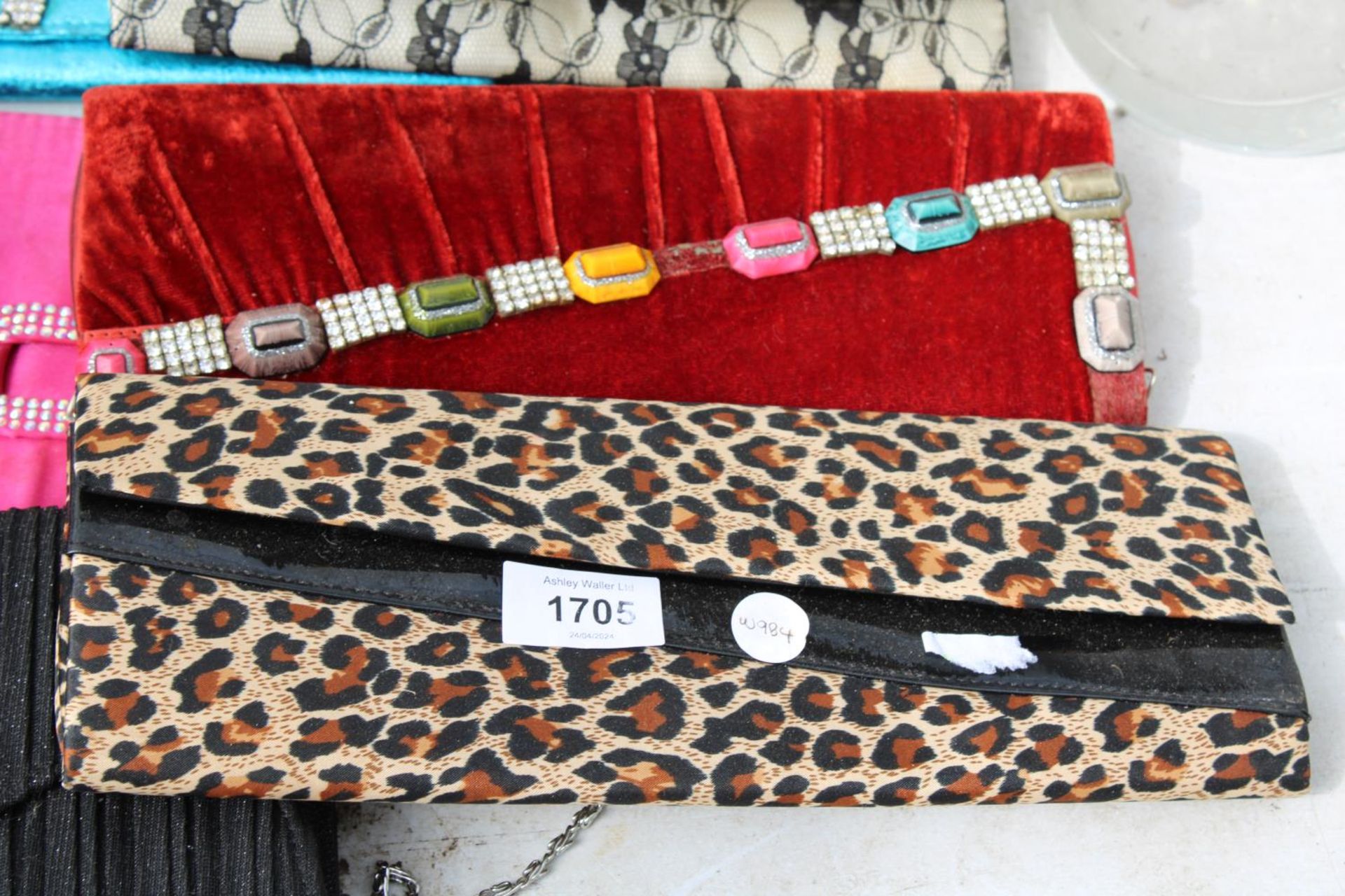 AN ASSORTMENT OF LADIES CLUTCH BAGS - Image 5 of 5