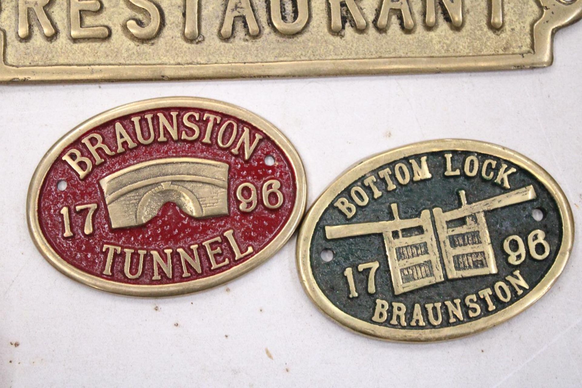 THREE BRASS SIGNS TO INCLUDE, RESTAURANT, BOTTOM LOCK, BRAUNSTON AND BRAUNSTON TUNNEL - Image 3 of 4