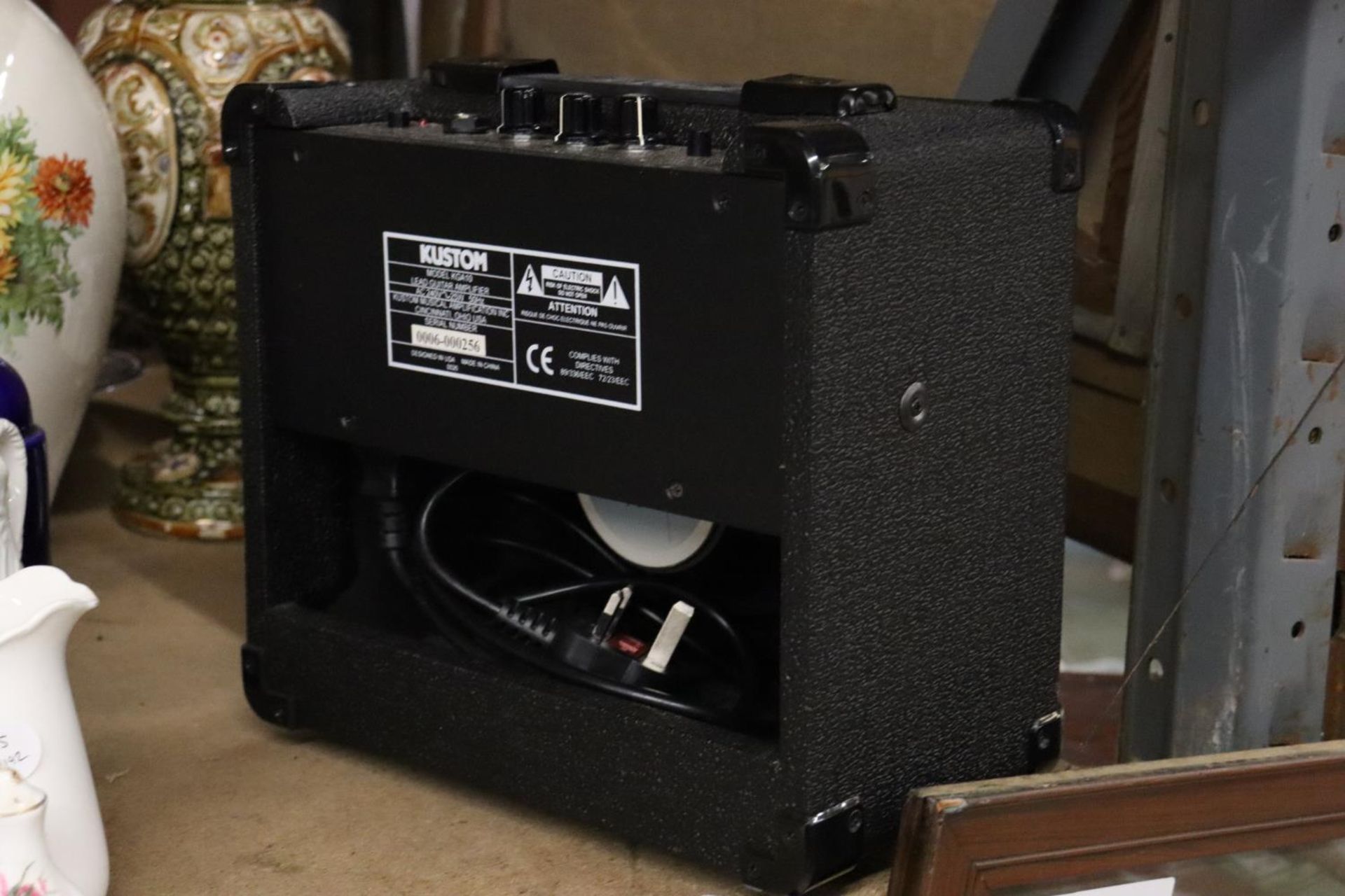 A KUSTOM KGA 10 LEAD GUITAR AMPLIFIER, WORKING AT TIME OF CATALOGUING, NO WARRANTY GIVEN - Image 5 of 5